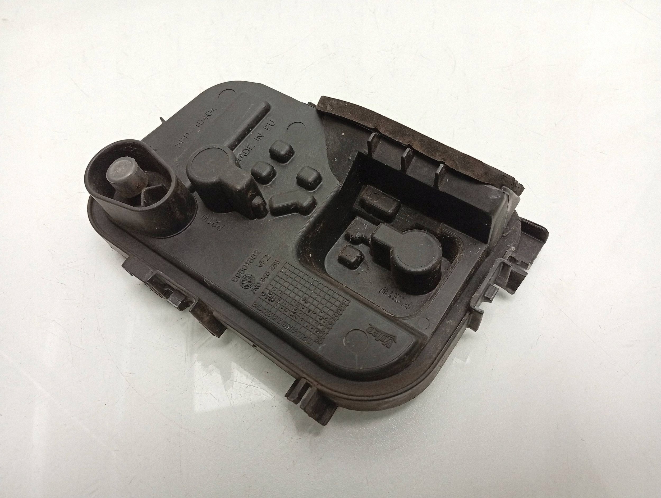 Takavalo oikea VW Sharan 7N 10-15 OEM 7N0945258 image 3