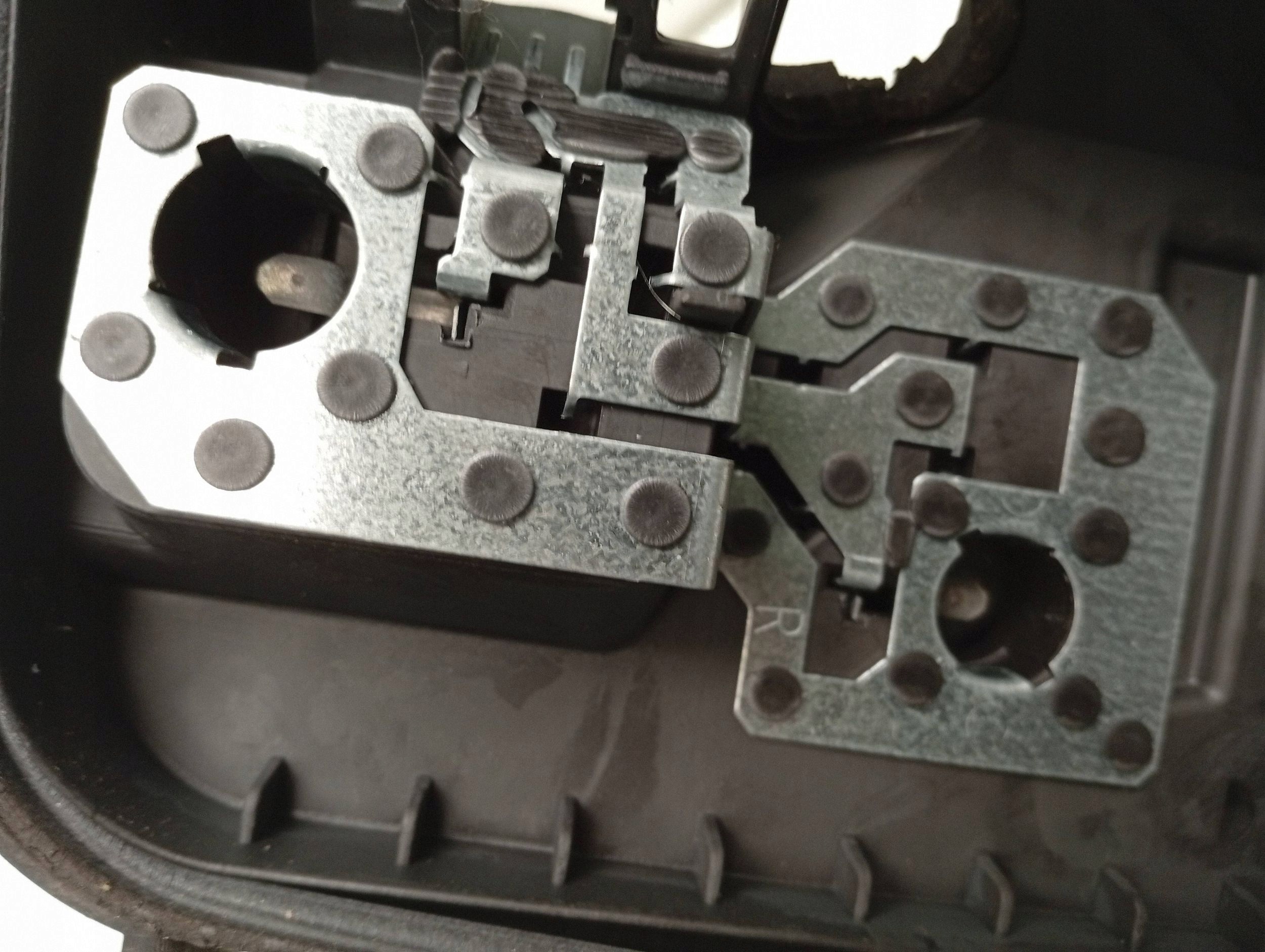 Takavalo oikea VW Sharan 7N 10-15 OEM 7N0945258 image 4