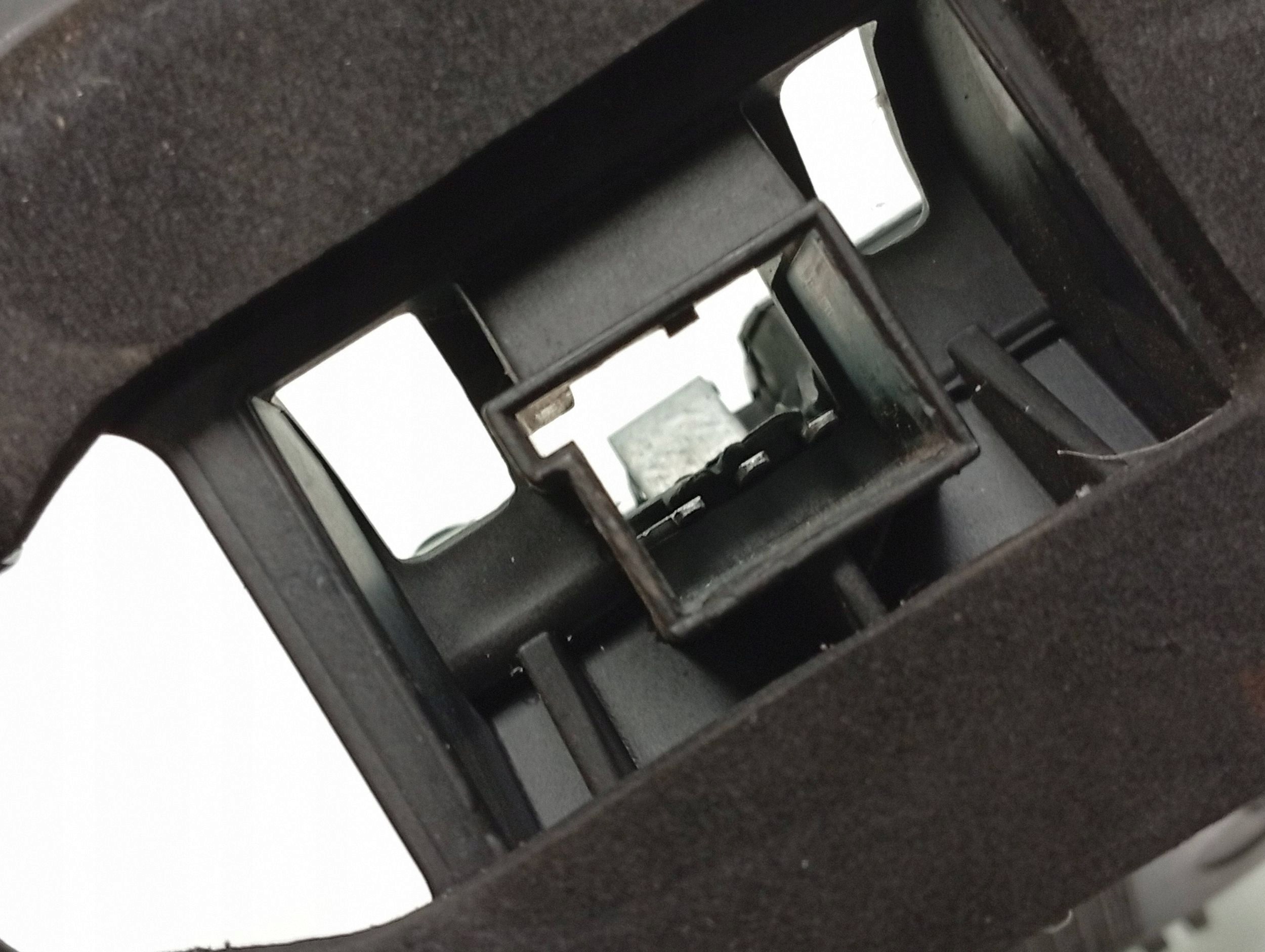 Takavalo oikea VW Sharan 7N 10-15 OEM 7N0945258 image 6