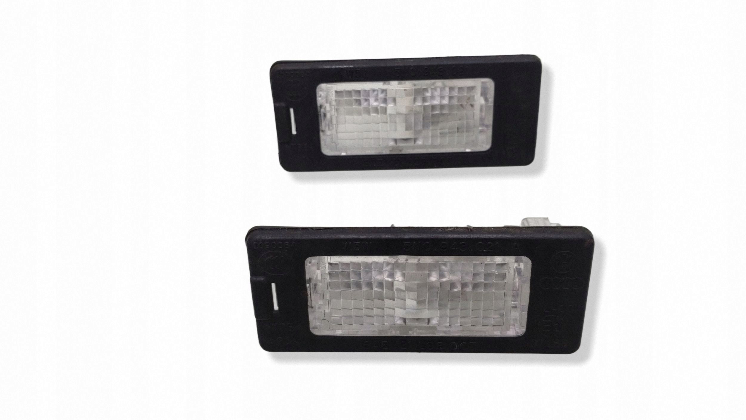 Skoda Rapid (NH) 2013 Lampe plaque d'immatriculation image 2