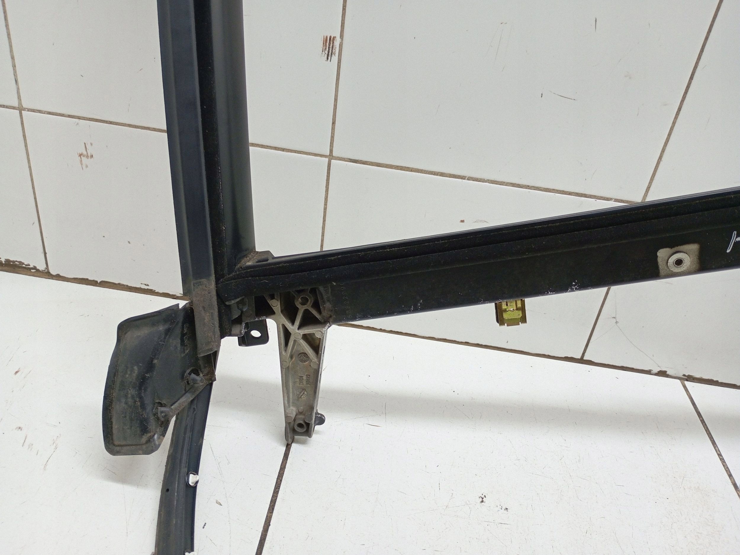 2005 Audi A4 S4 B7 Window Regulator Frame 8E0867369 image 3
