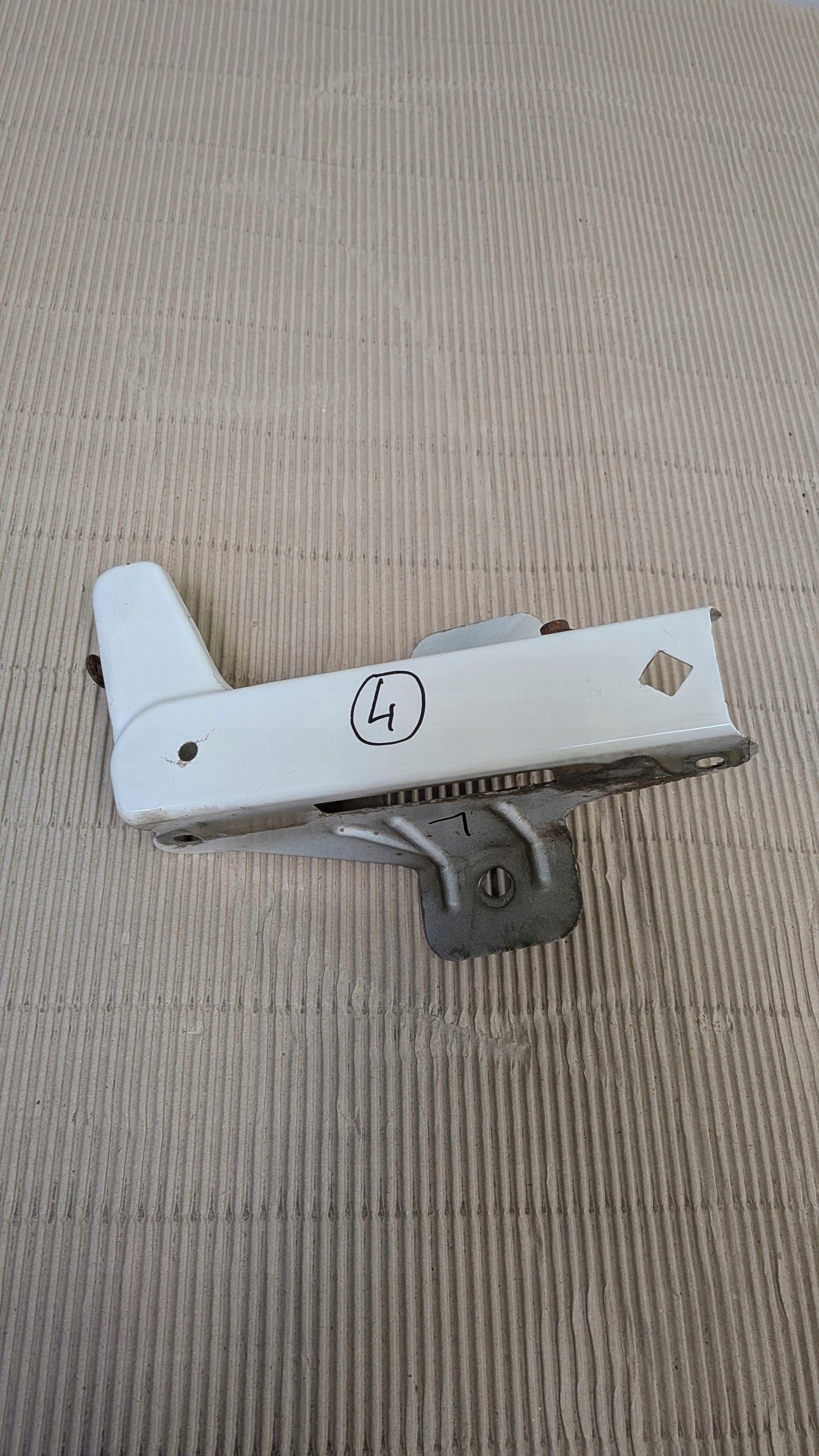 Opel Vivaro 2010 Support d'aile 8200523290 image 2