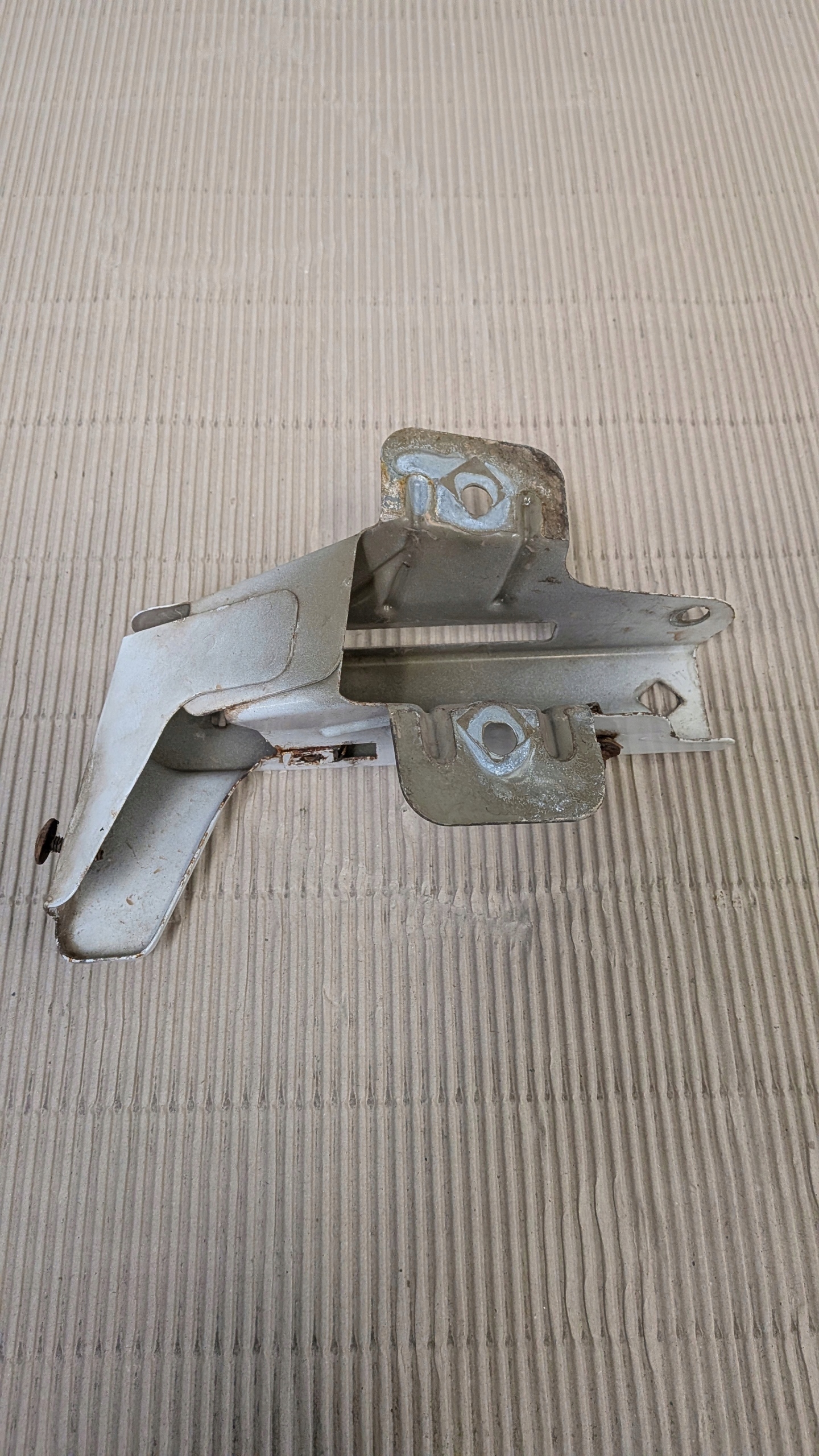 Opel Vivaro 2010 Support d'aile 8200523290 image 3