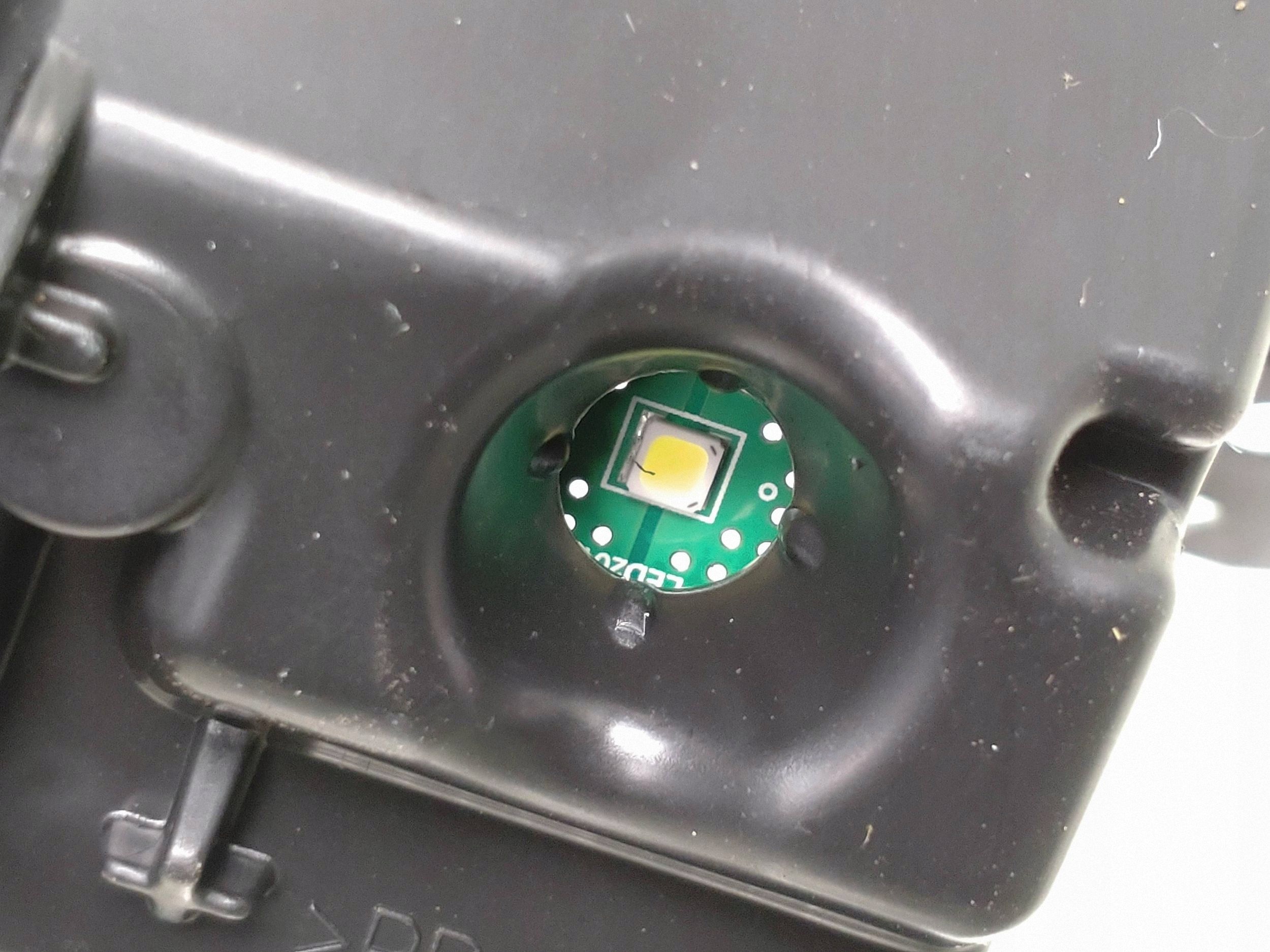 Nissan Leaf II 2022 Parte do Farol 133142 image 3
