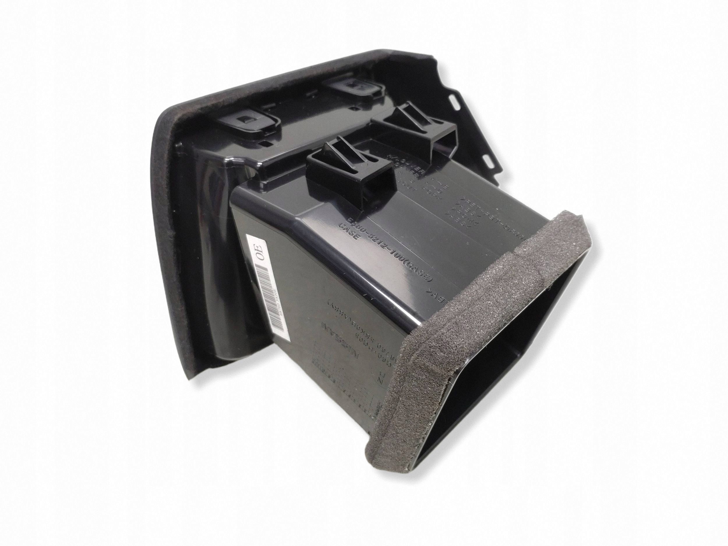 Nissan Leaf II Grade Lateral Vent 687605SK0B image 3