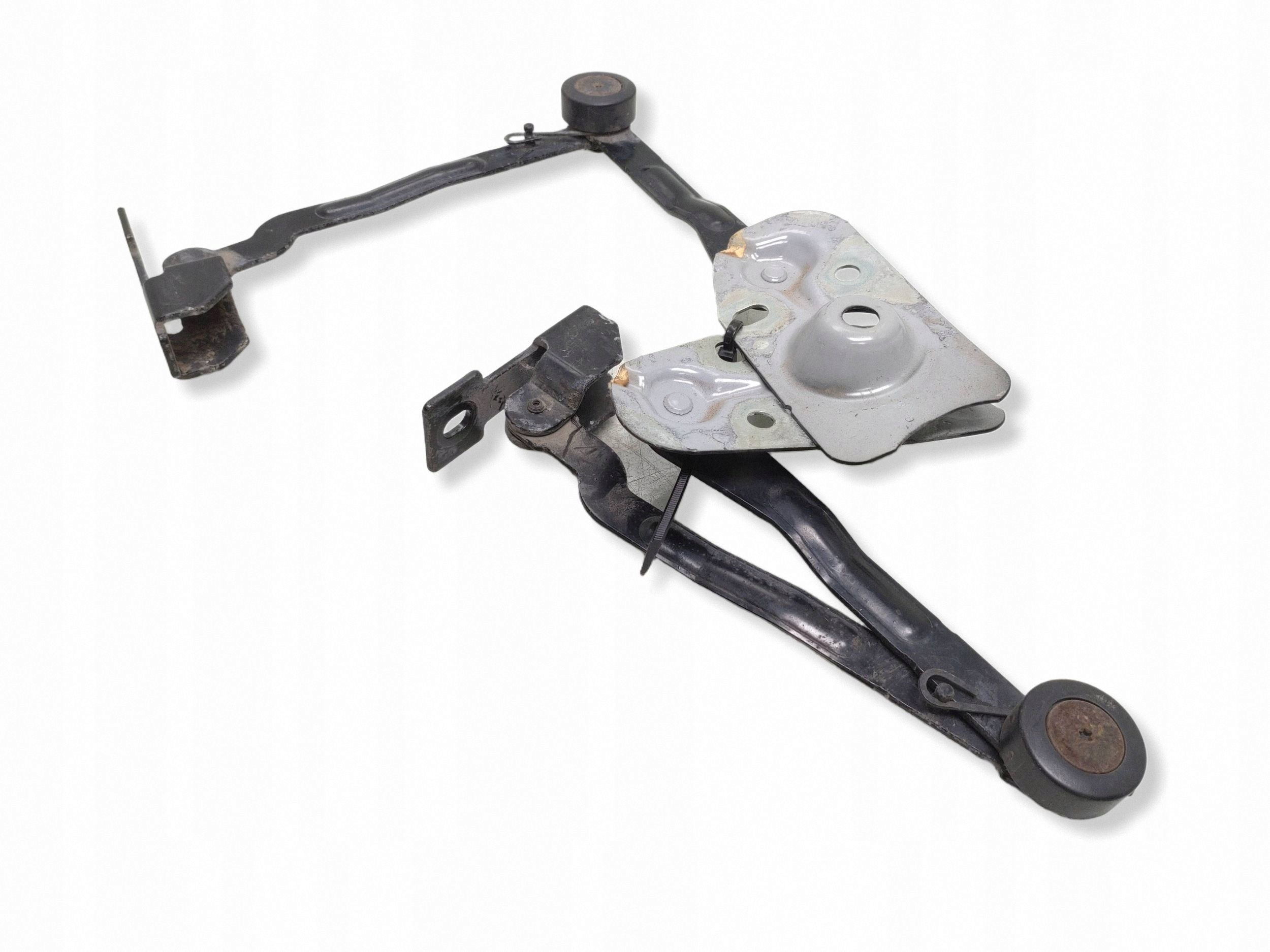 Used Left Tailgate Hinge Volvo XC90 OEM 30674750 image 2