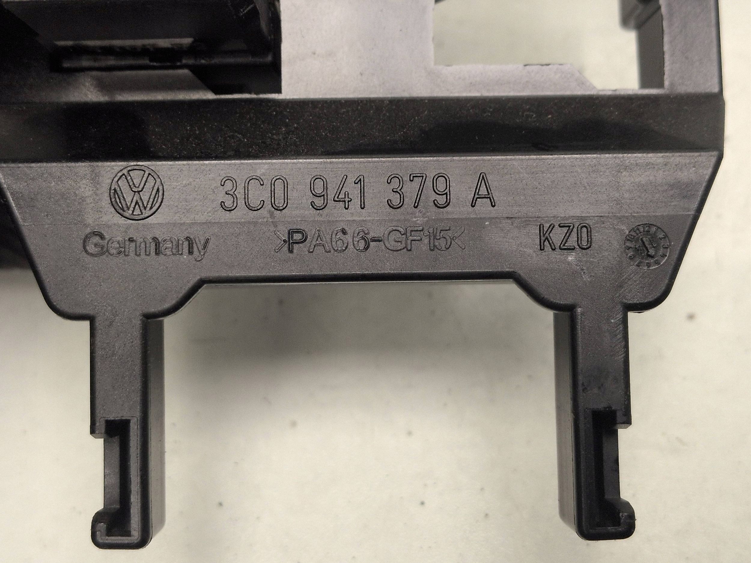 Boîte à fusibles VW Passat B7 3C0941379A image 6