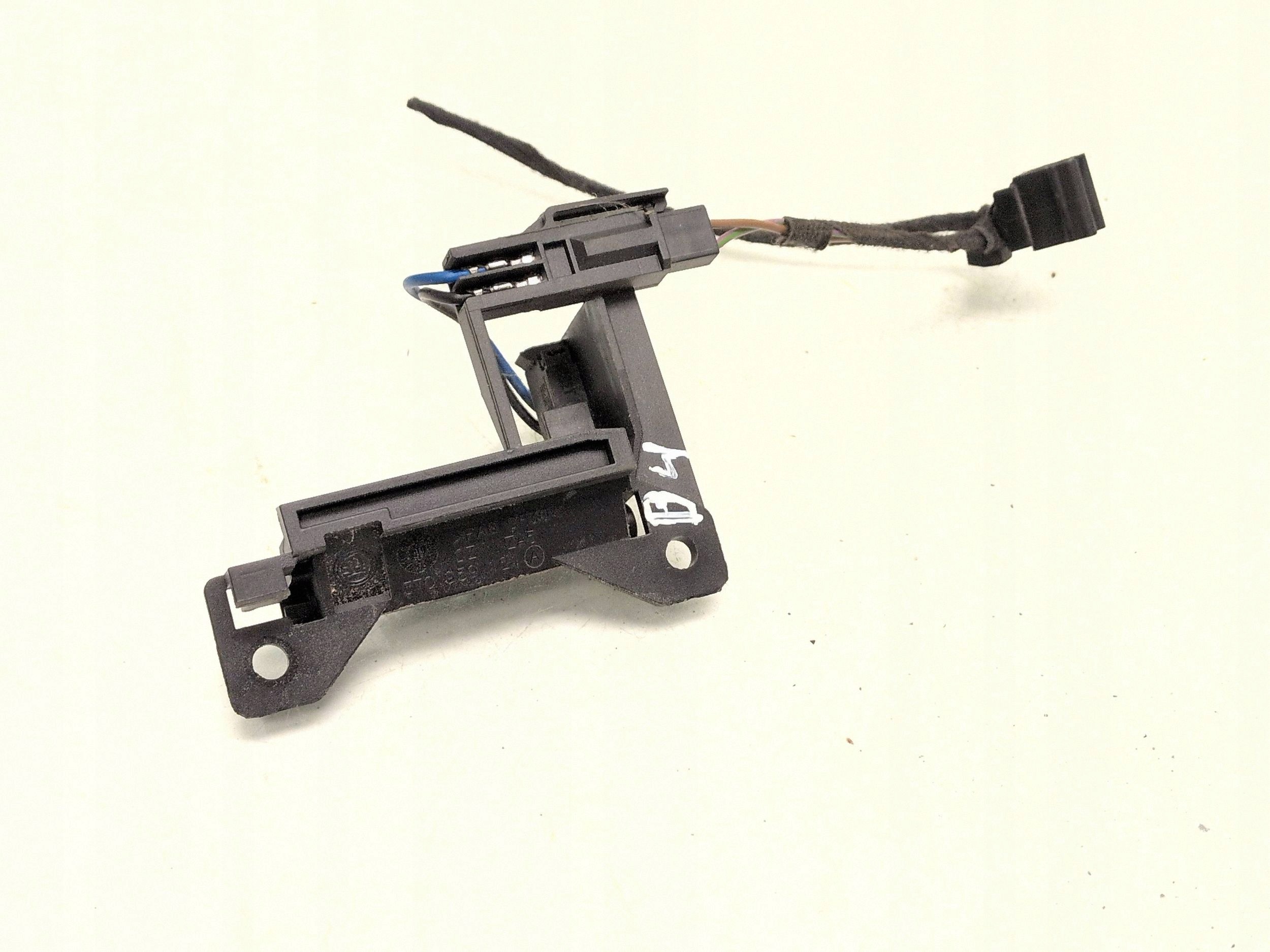 Skoda Superb B6 (3T) Tailgate Sensor 3T0959121A image 2