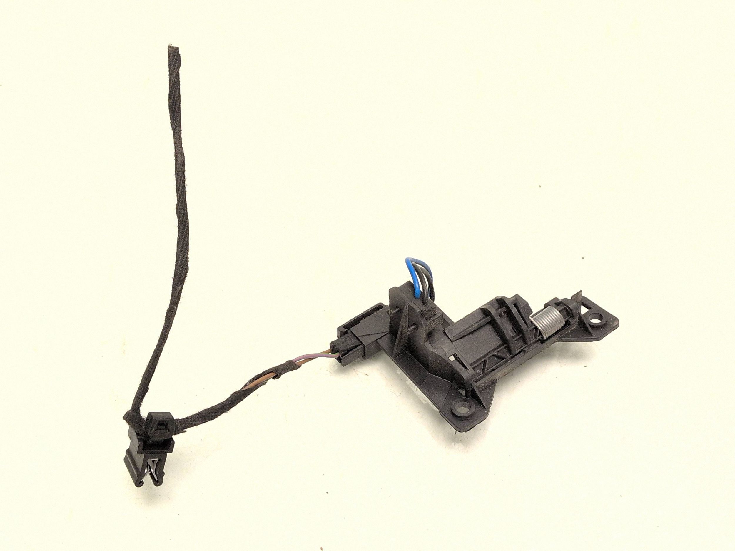 Skoda Superb B6 (3T) Tailgate Sensor 3T0959121A image 3