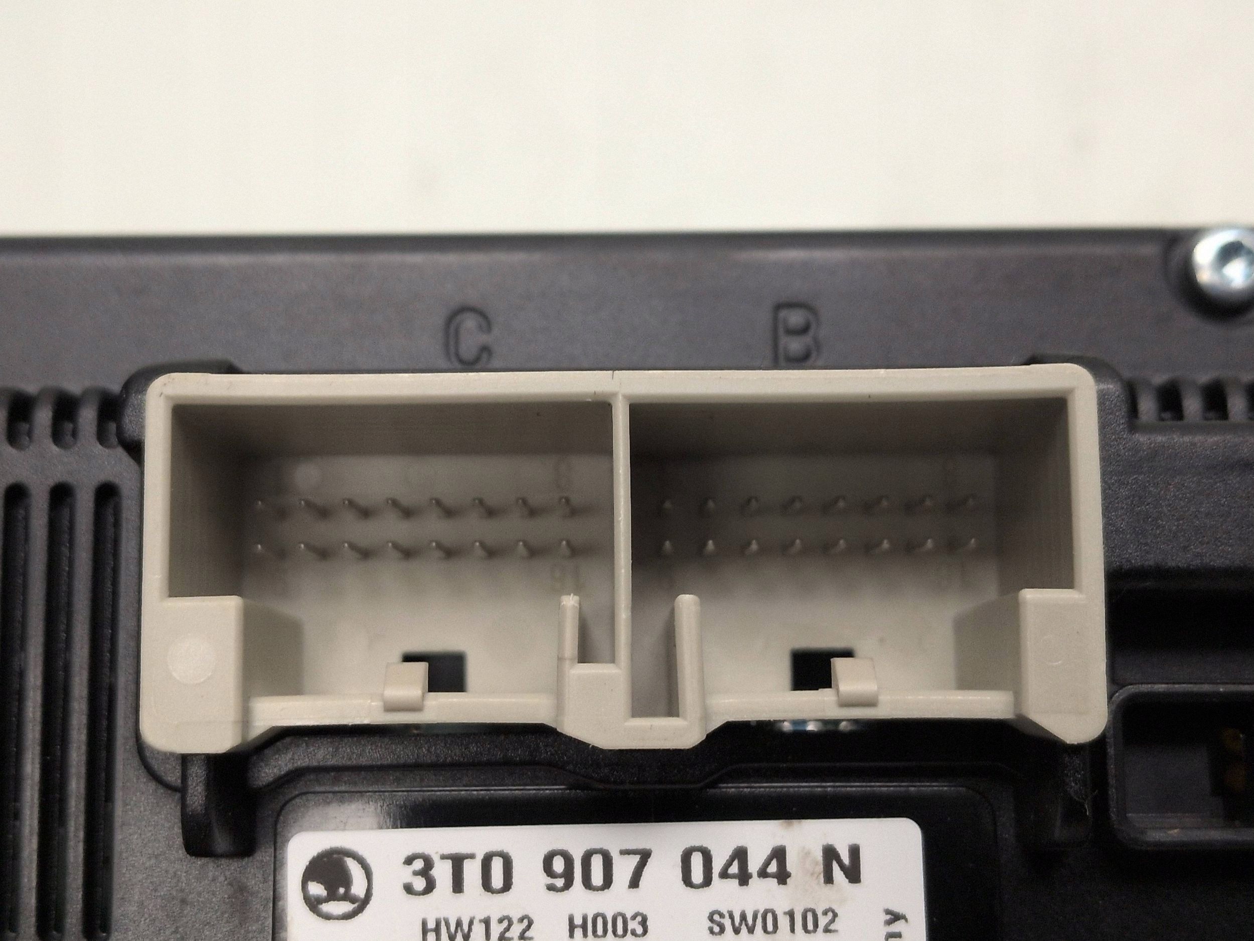 Panel de climatización Skoda Superb II 3T0907044N image 7