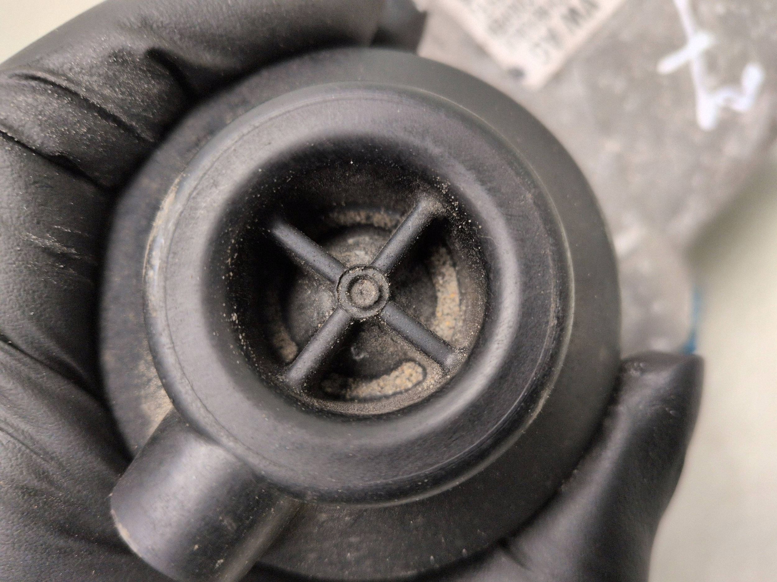 EGR Koeler Klep Touareg 3.0 TDI 059131515FJ image 3