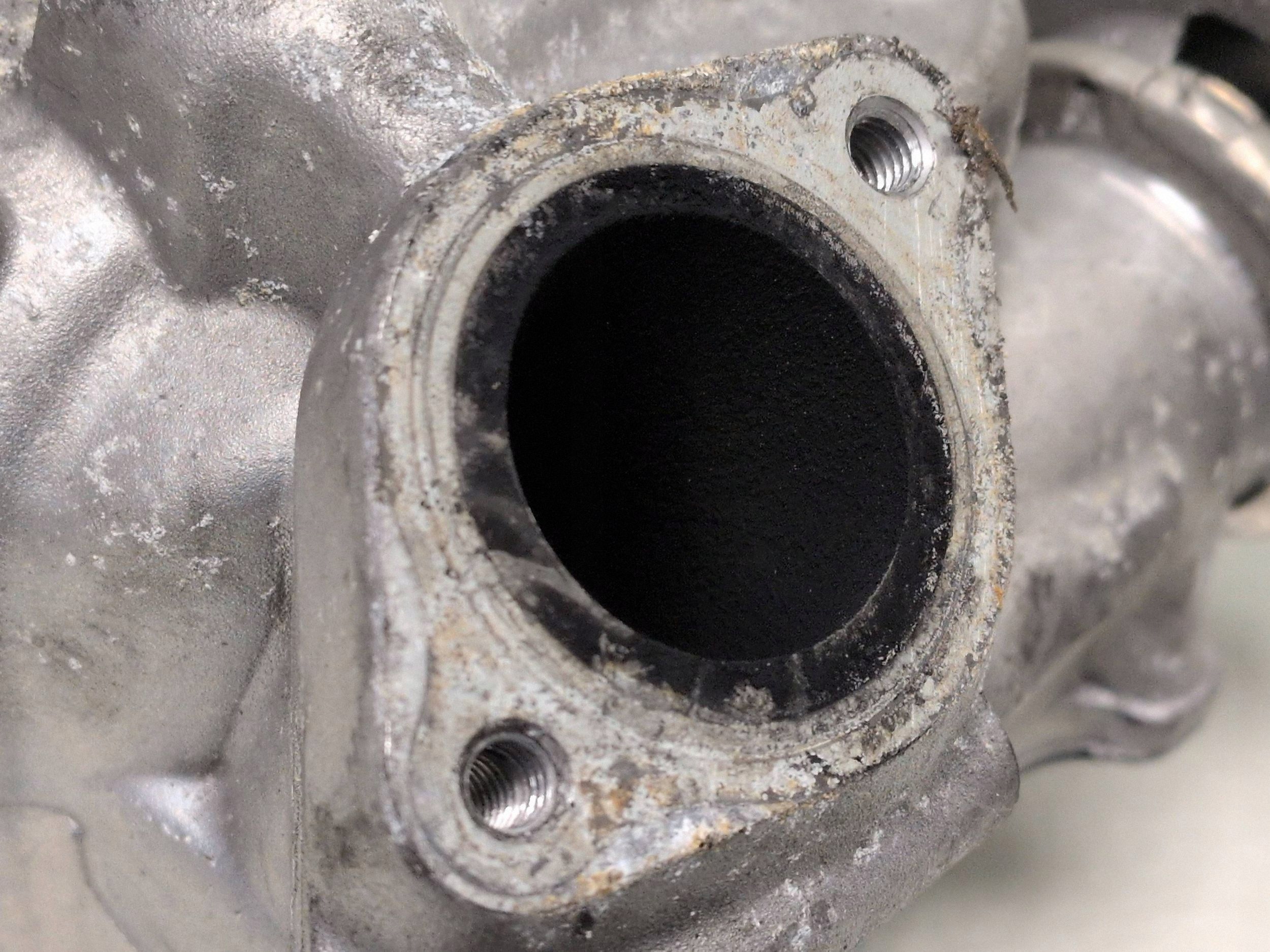 EGR Koeler Klep Touareg 3.0 TDI 059131515FJ image 9
