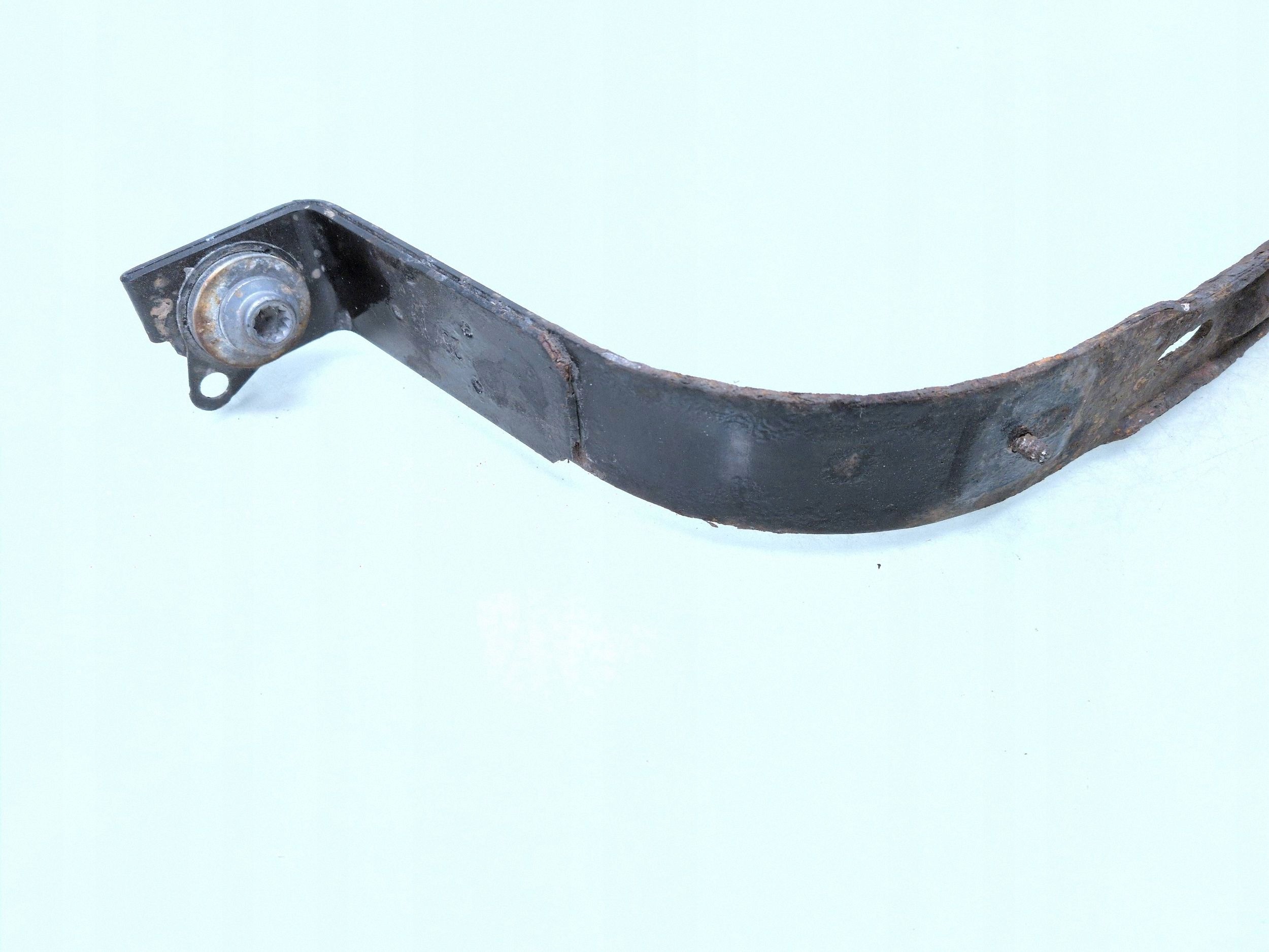 Fixation réservoir carburant Audi A6 C7 4G0201654A image 3