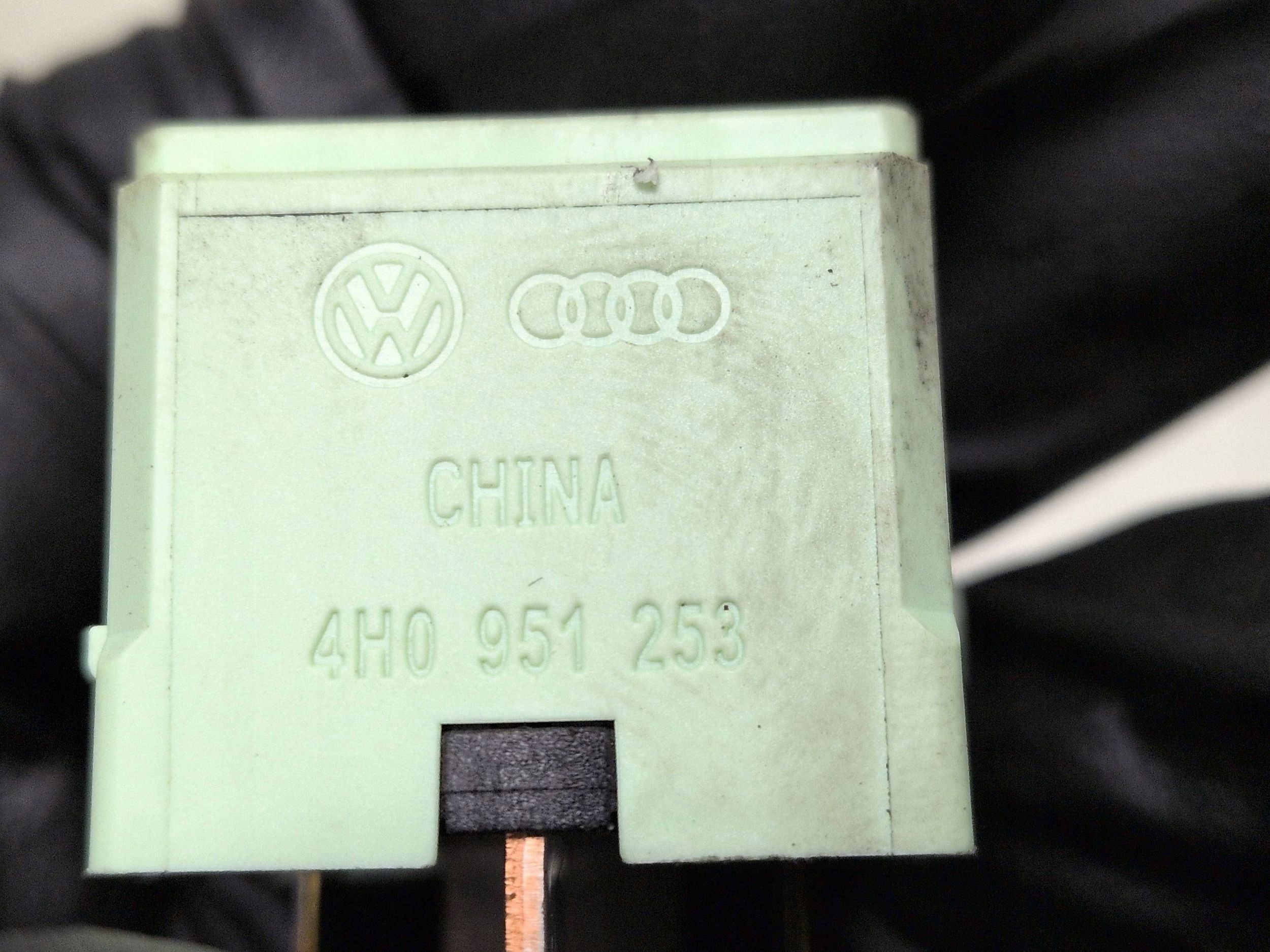 Relais Audi OE 4H0951253 d'occasion image 3
