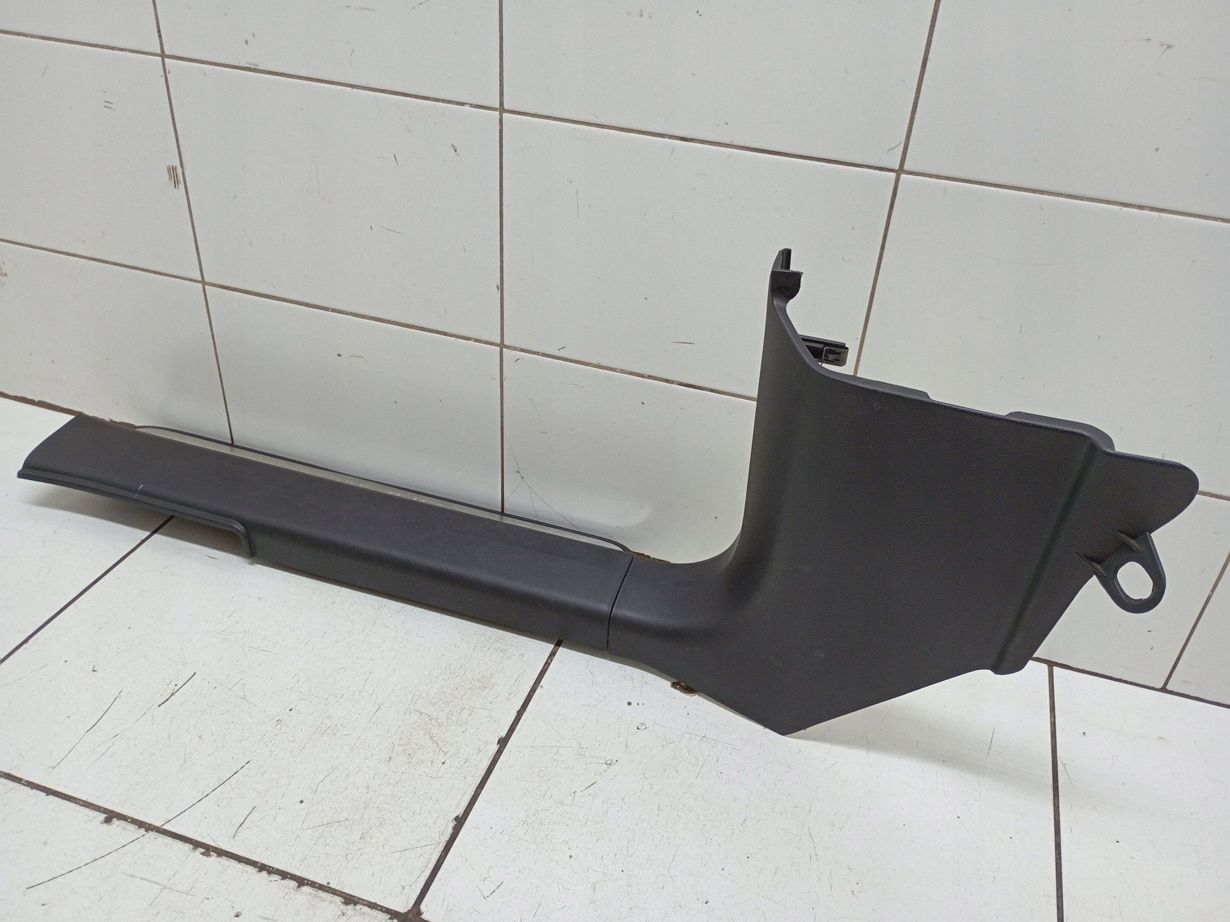 Chevrolet Captiva 2011 Front Sill Trim Left Side OEM 20832149