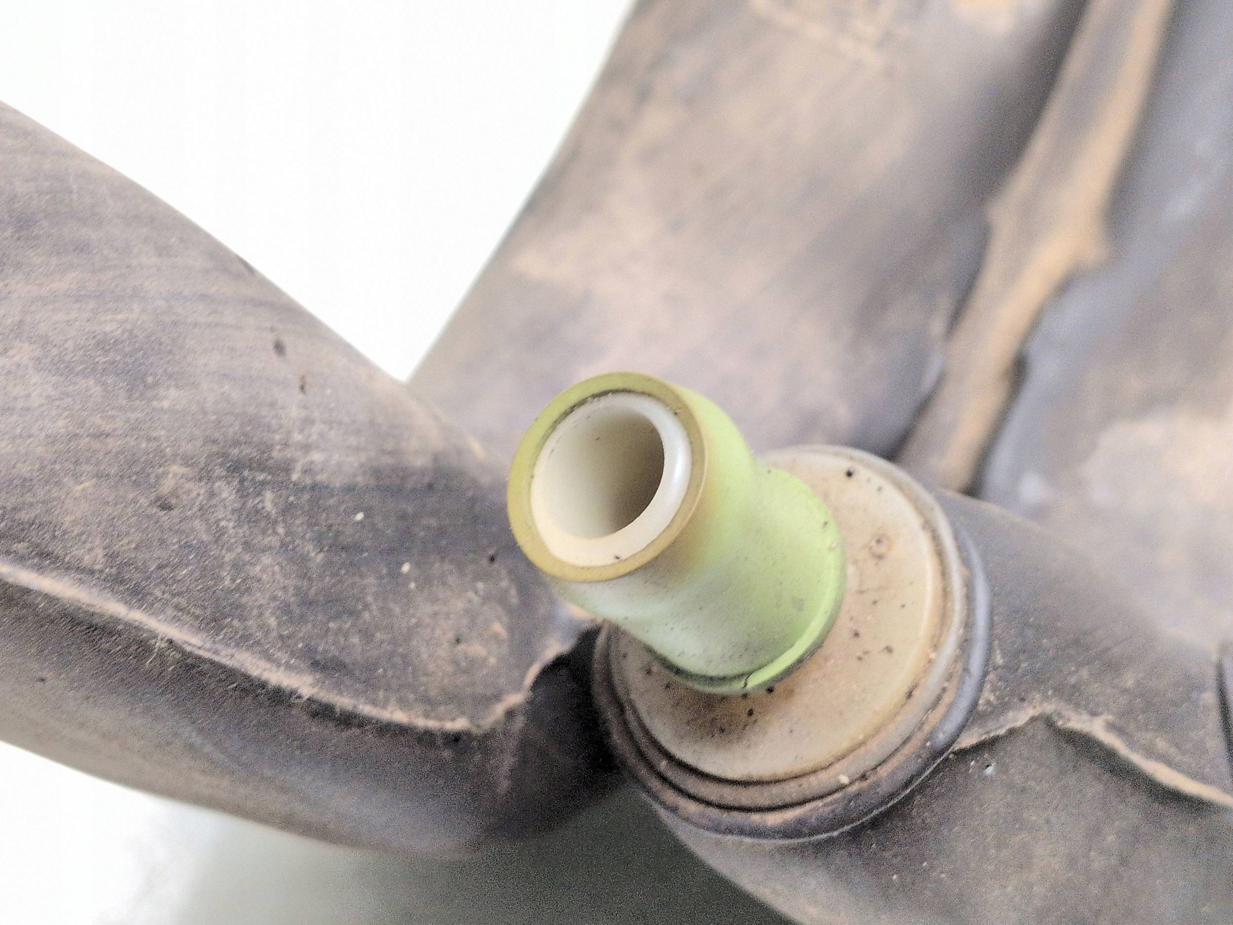 Opel OE 13118437 brandstoftankvulbuis image 4