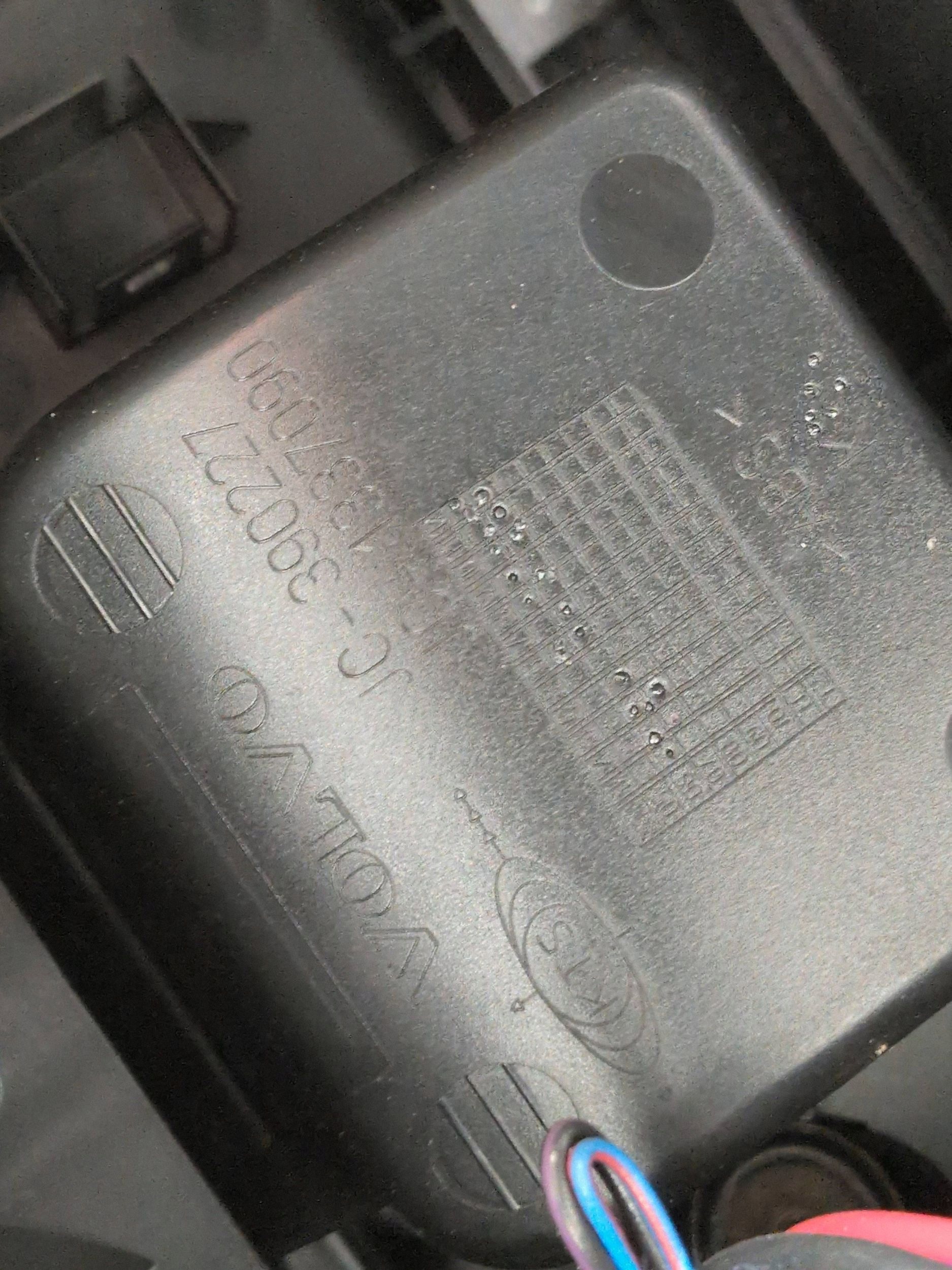 Volvo S80 2007 Console Armrest OEM 30722406 image 10