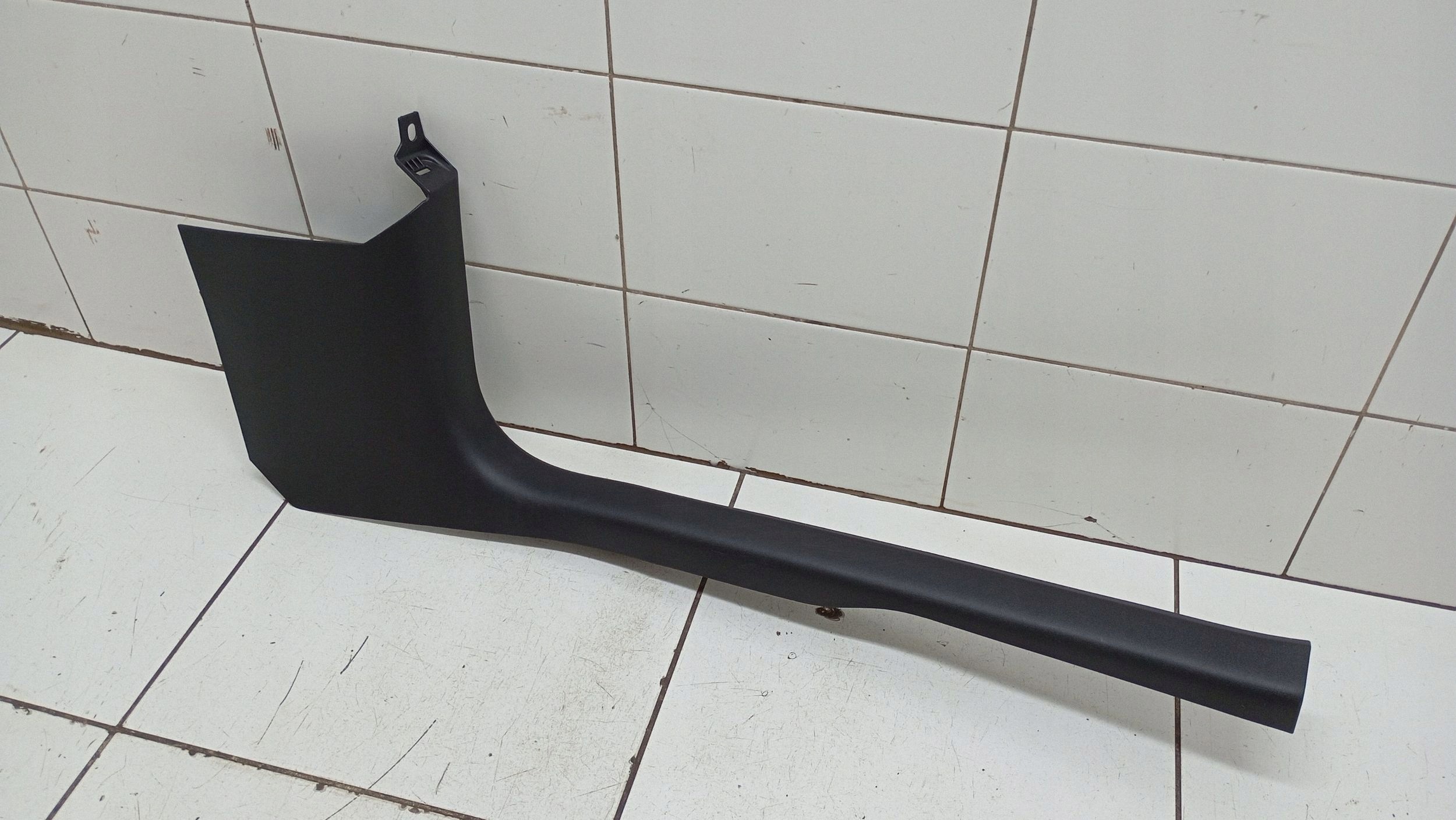 Tesla Model 3 2023 Etukynnyslista oikea 164341500A image 2