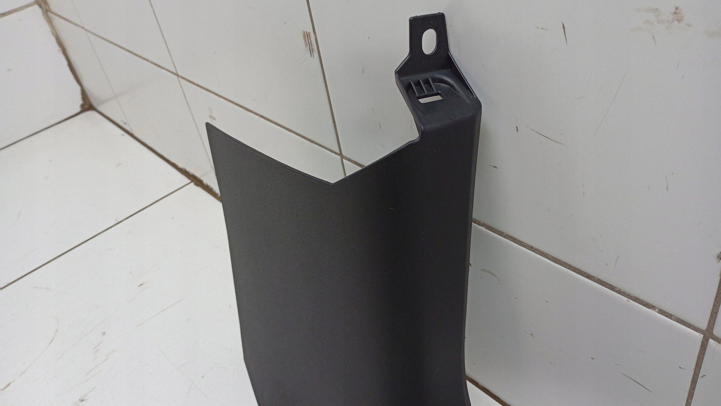 Tesla Model 3 2023 Etukynnyslista oikea 164341500A image 4