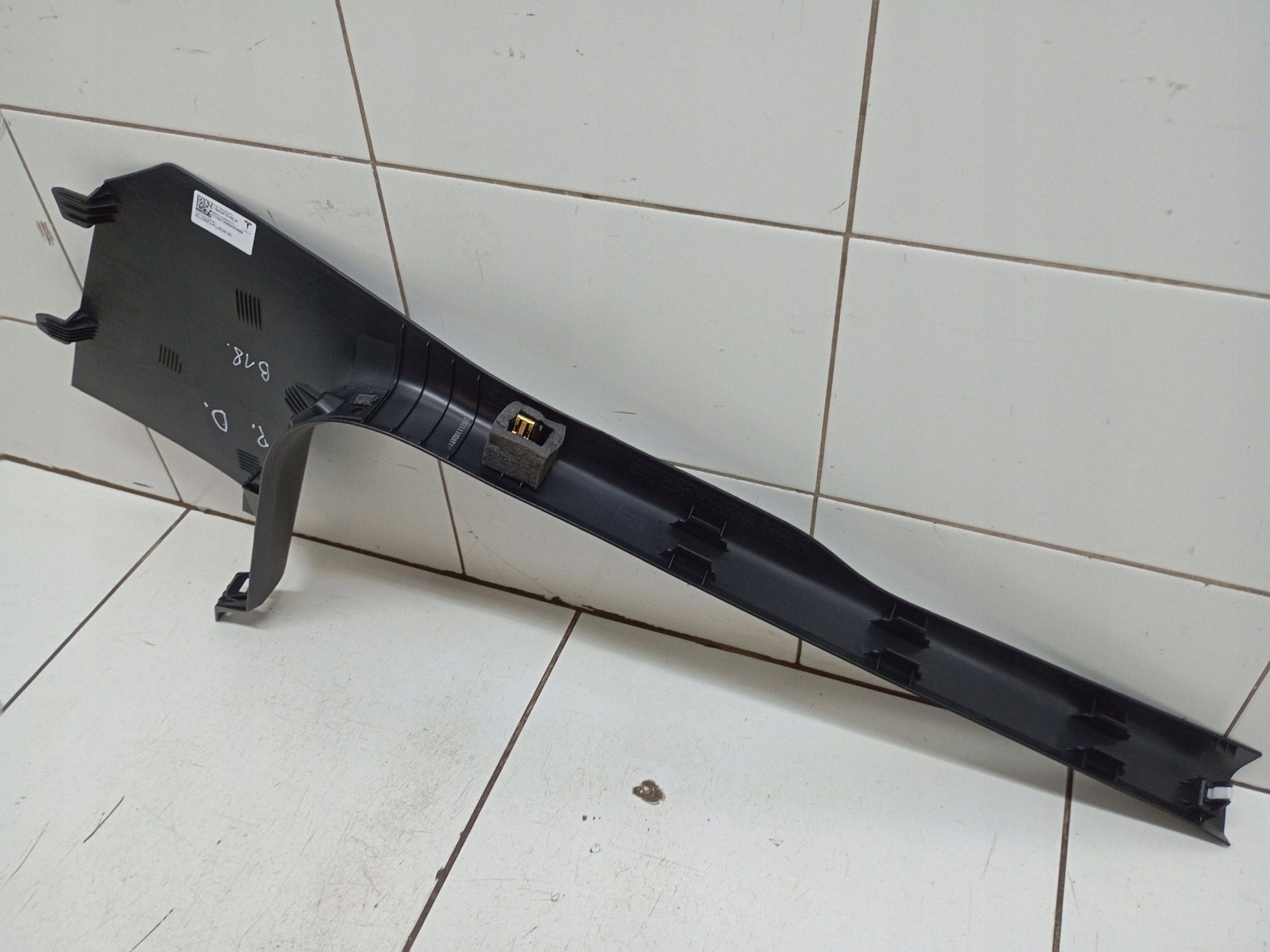 Tesla Model 3 2023 Etukynnyslista oikea 164341500A image 10