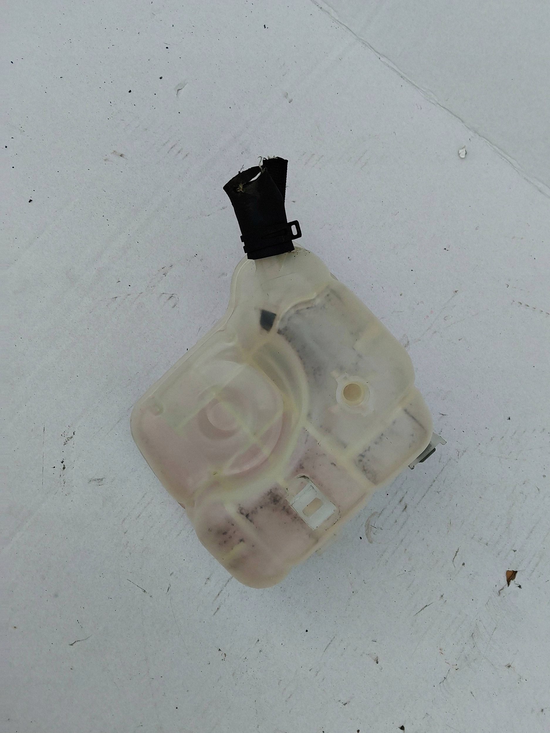 Opel OE 39066025 nestekompensatorinen säiliö