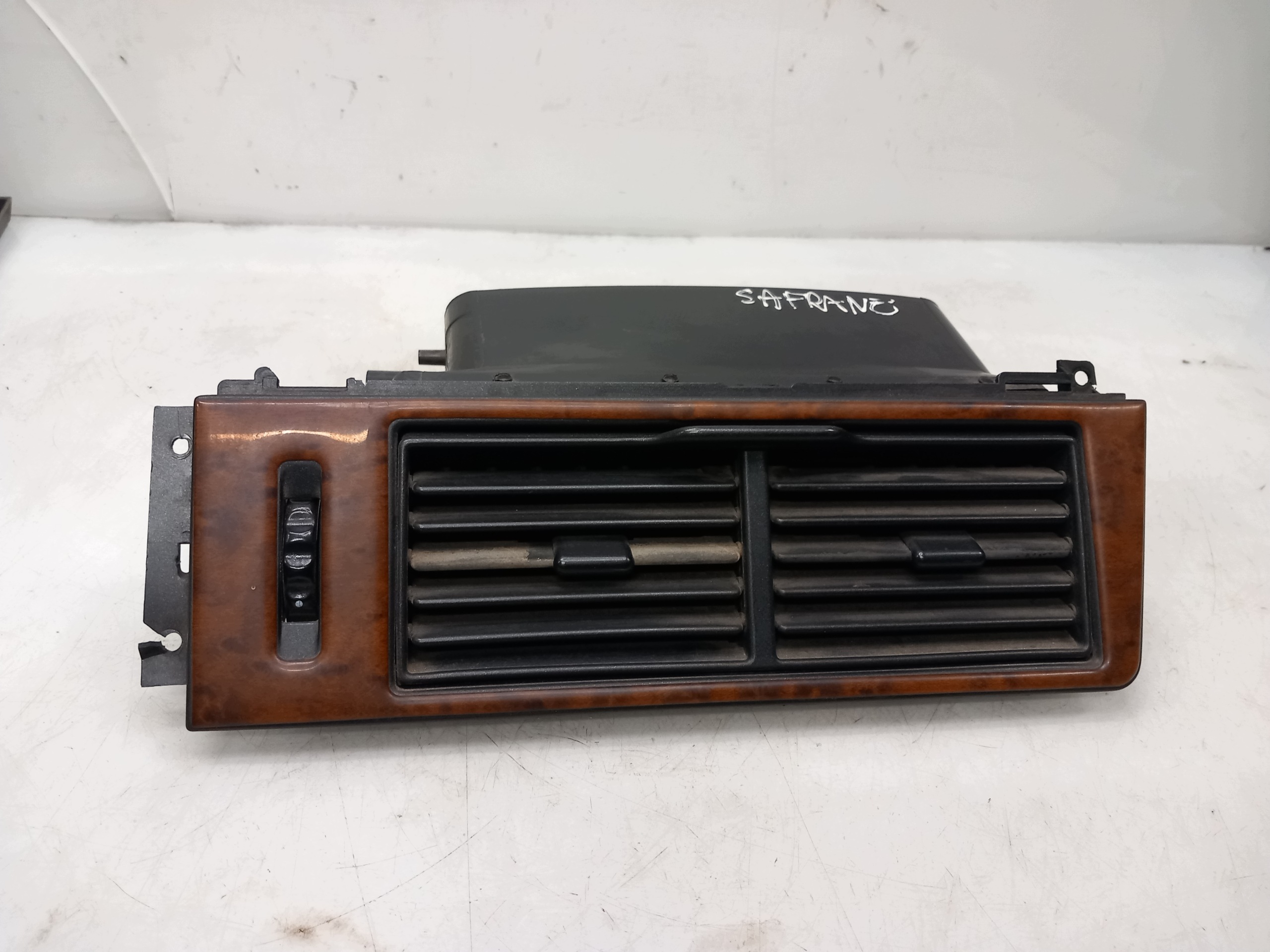 Ilmanvaihdon säleikkö Renault Safrane 7700810294
