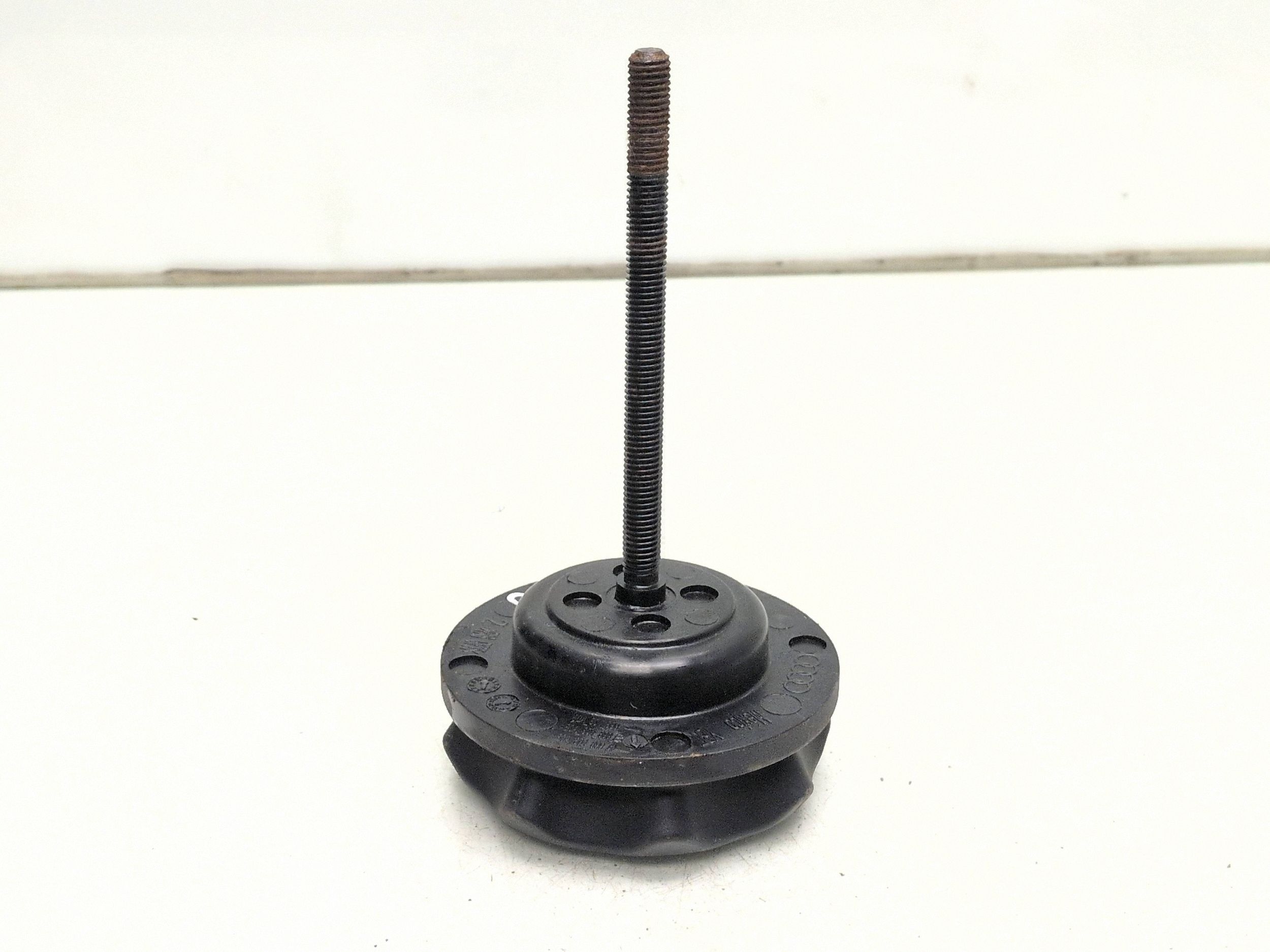 Audi e-tron 2020 Tornillo de Rueda de Repuesto OEM 80A804899 image 3