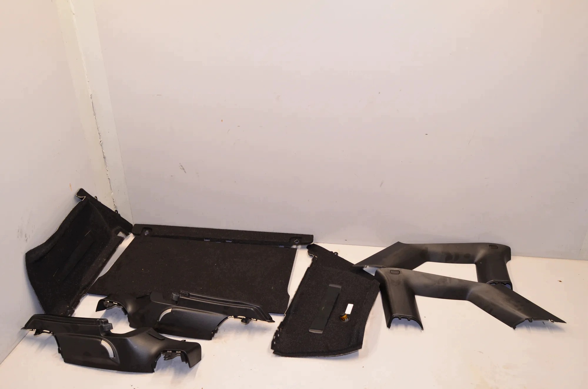 Bocchetti bagagliaio BMW i3 51477314757 usati image 2