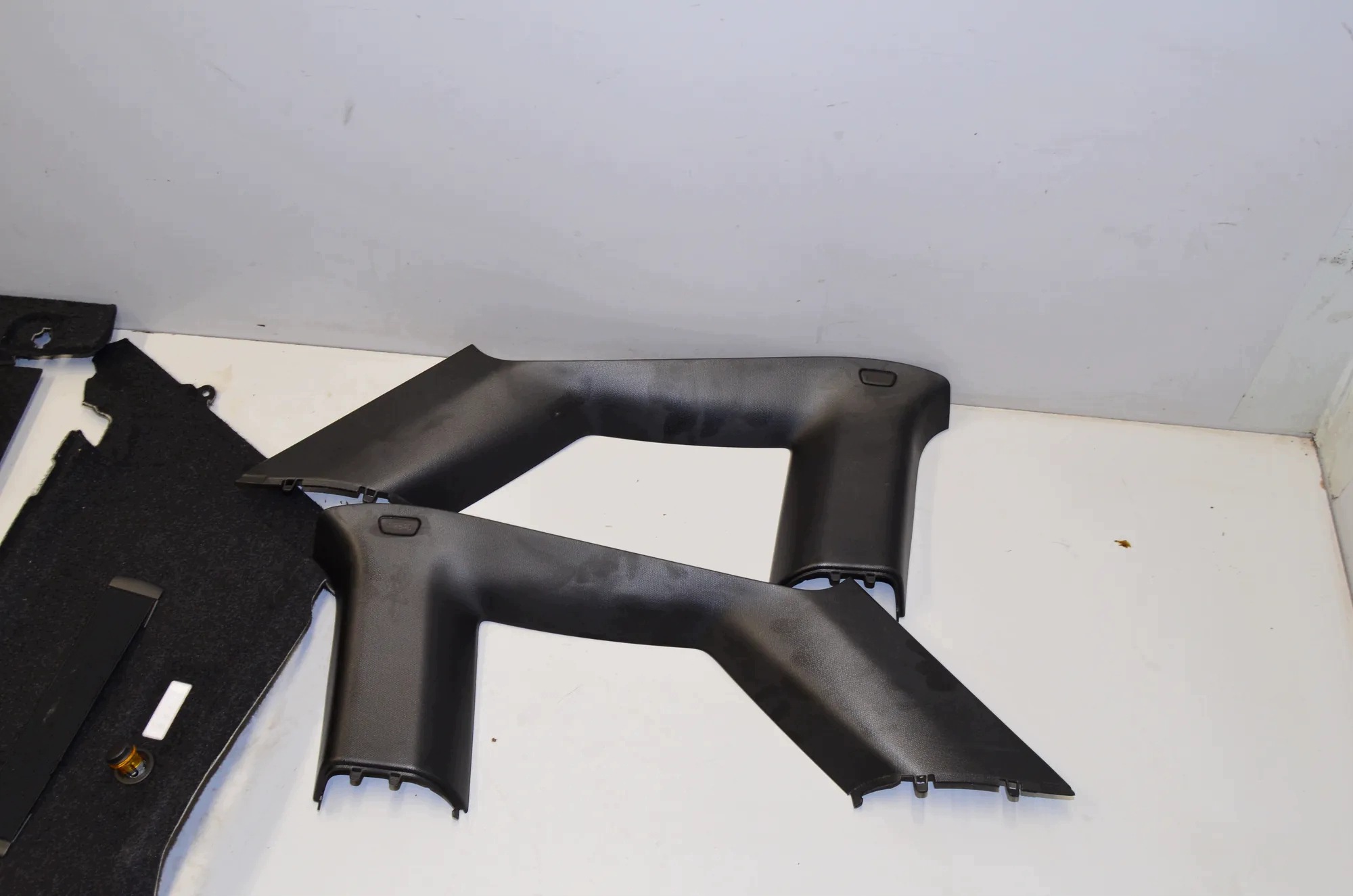 Bocchetti bagagliaio BMW i3 51477314757 usati image 3