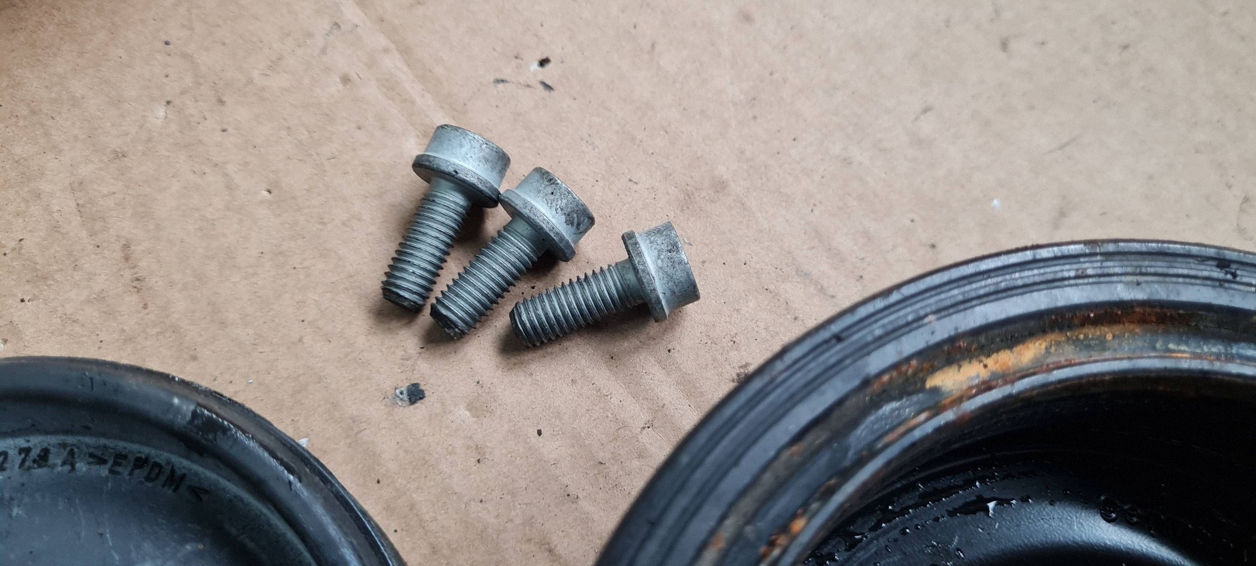 Q5 8R LIFT Kuggremhjul 2.0 TDI 038105243M A4 B8 A5 A6 C7 4G