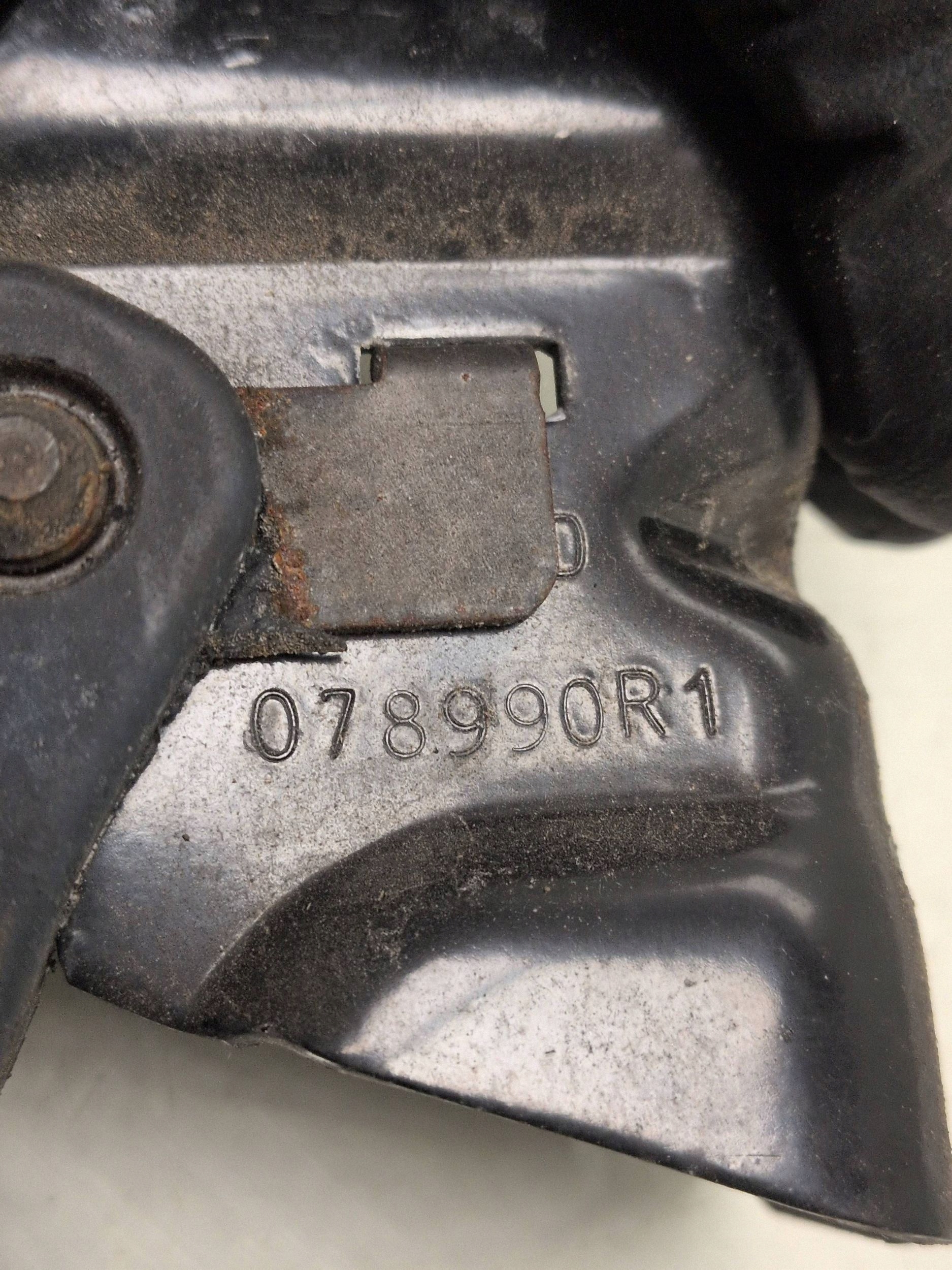 Peugeot 308 2014 Heckklappendämpfer OEM 9807899380 image 4