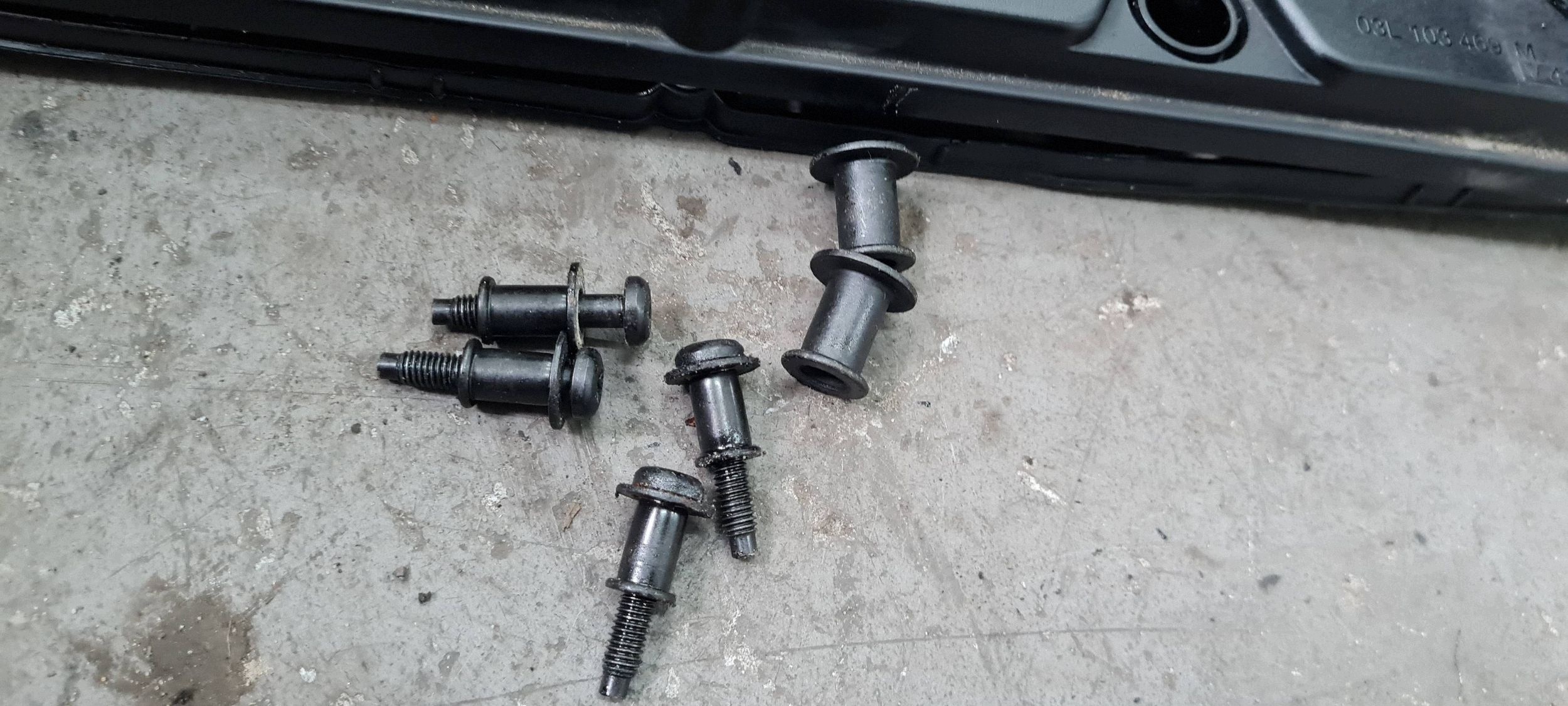 Q5 8R Kannen kansi A5 8T A4 B8 A6 C7 4G 2.0 TDI CJC CGL 03L103469M