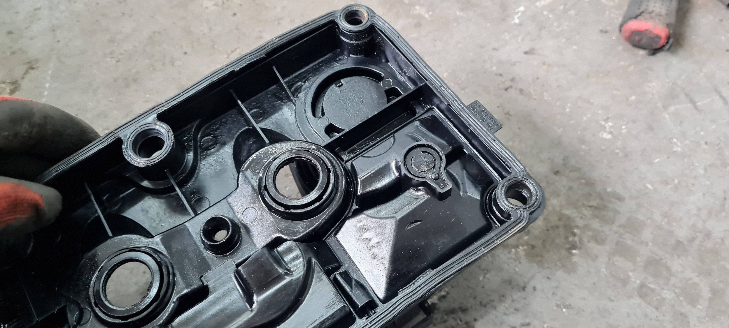 Ventildeckel Q5 8R A5 8T A4 B8 A6 C7 2.0 TDI 03L103469M image 10