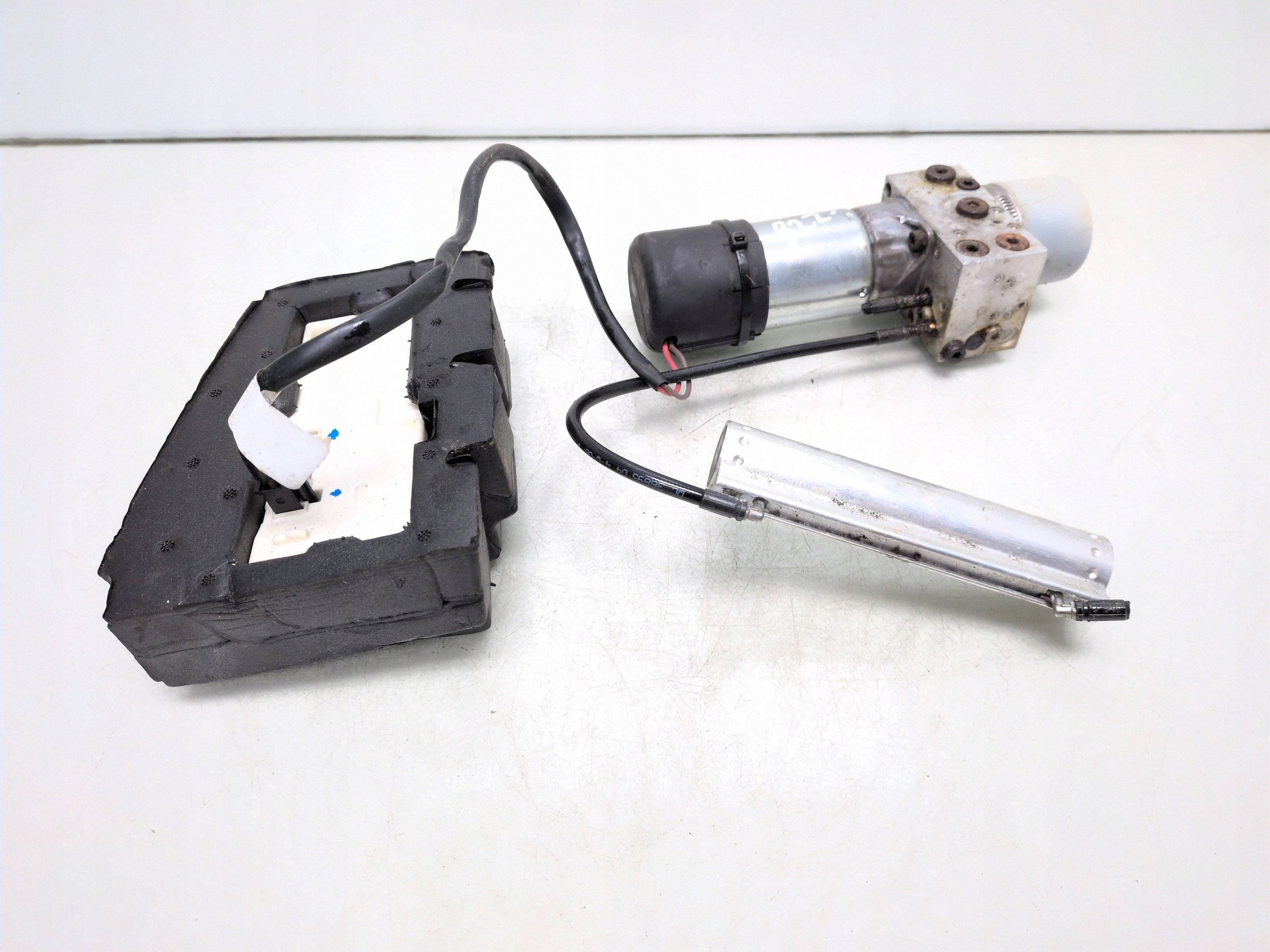 Mercedes-Benz OE A1648002848 Tailgate Pump image 2