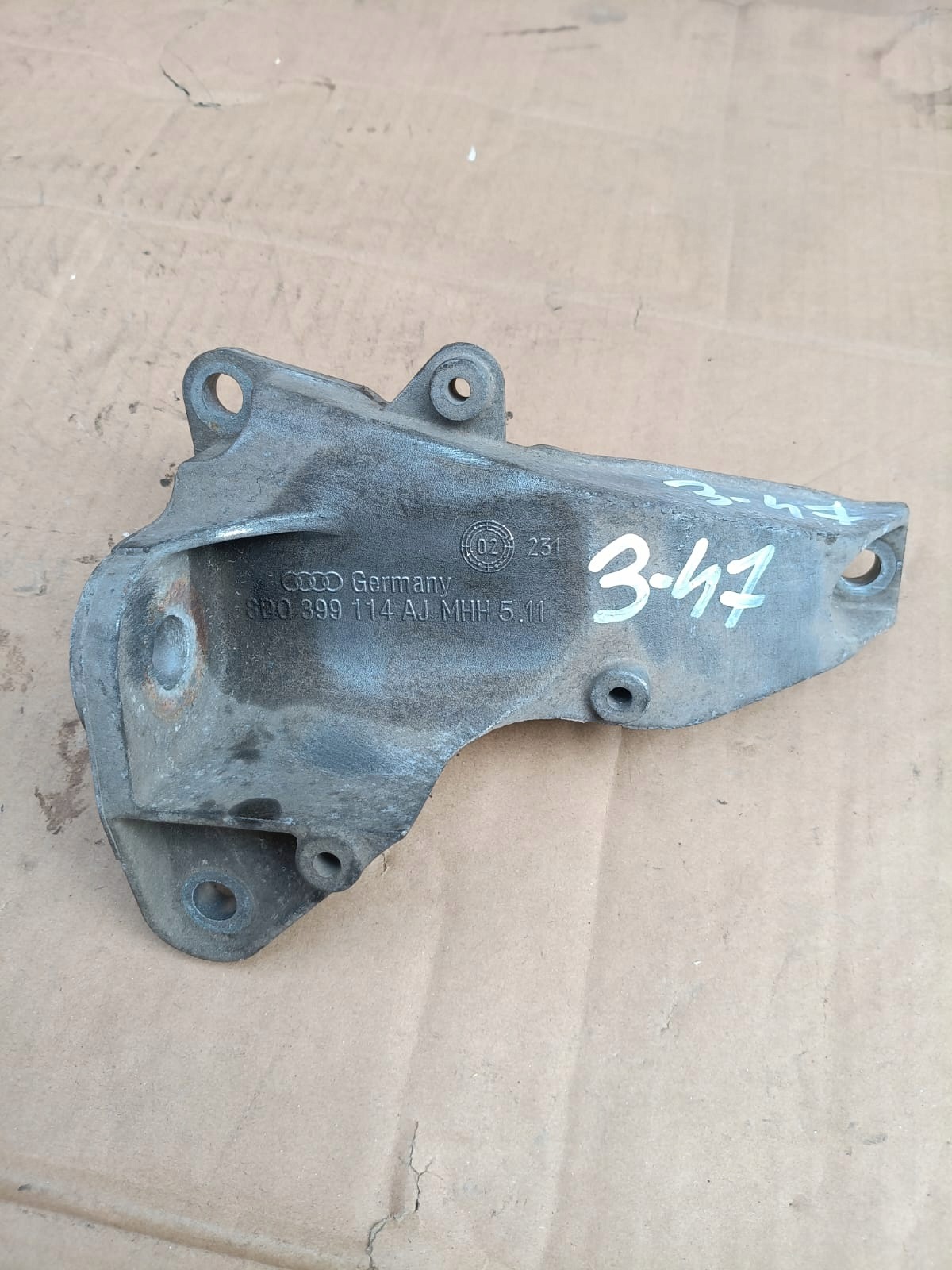 Vaihteensiirron tukikumi VW Passat B5 8D0399114AJ