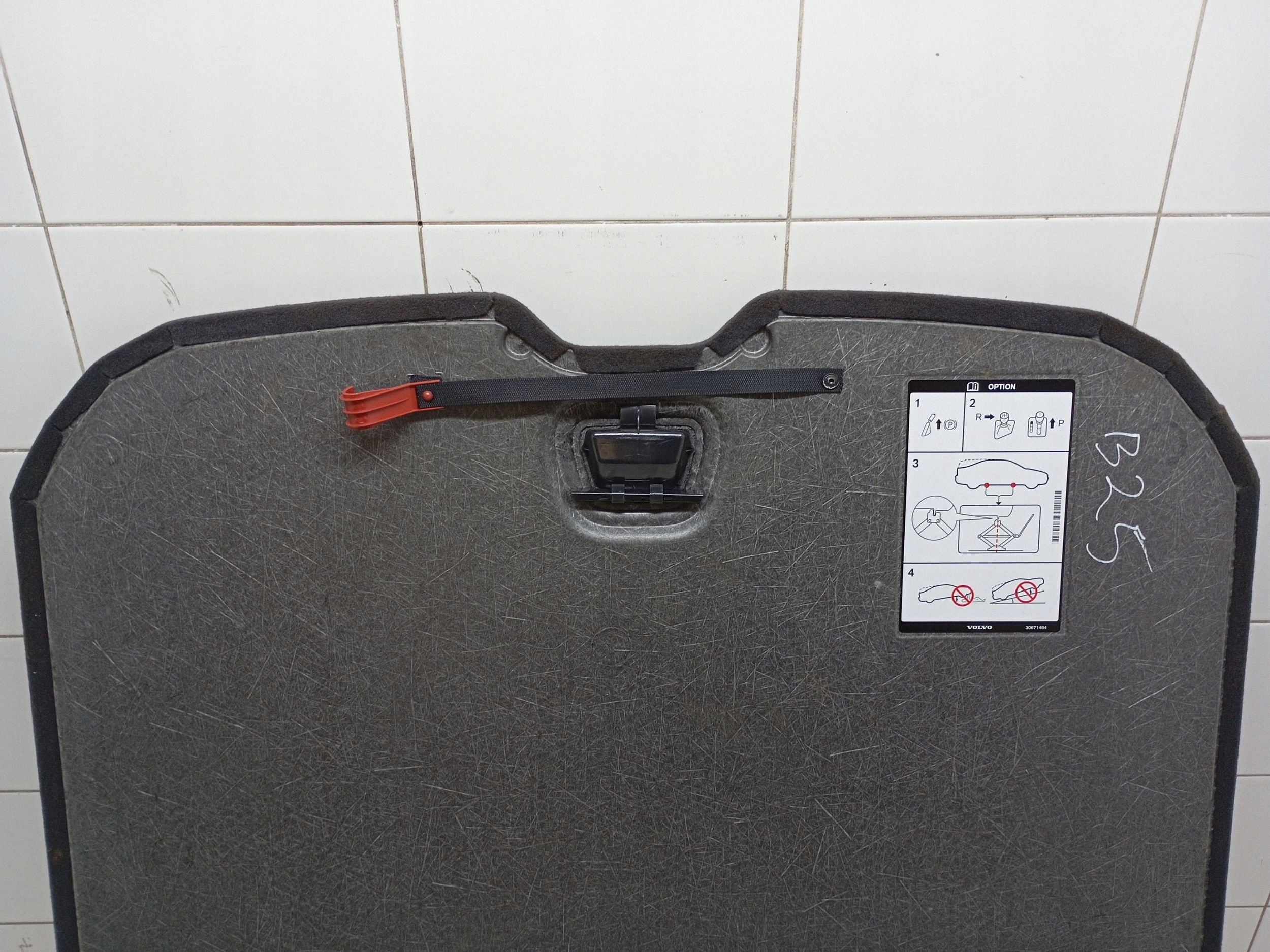 Volvo XC60 2017 Tapis de coffre 039849177 image 8