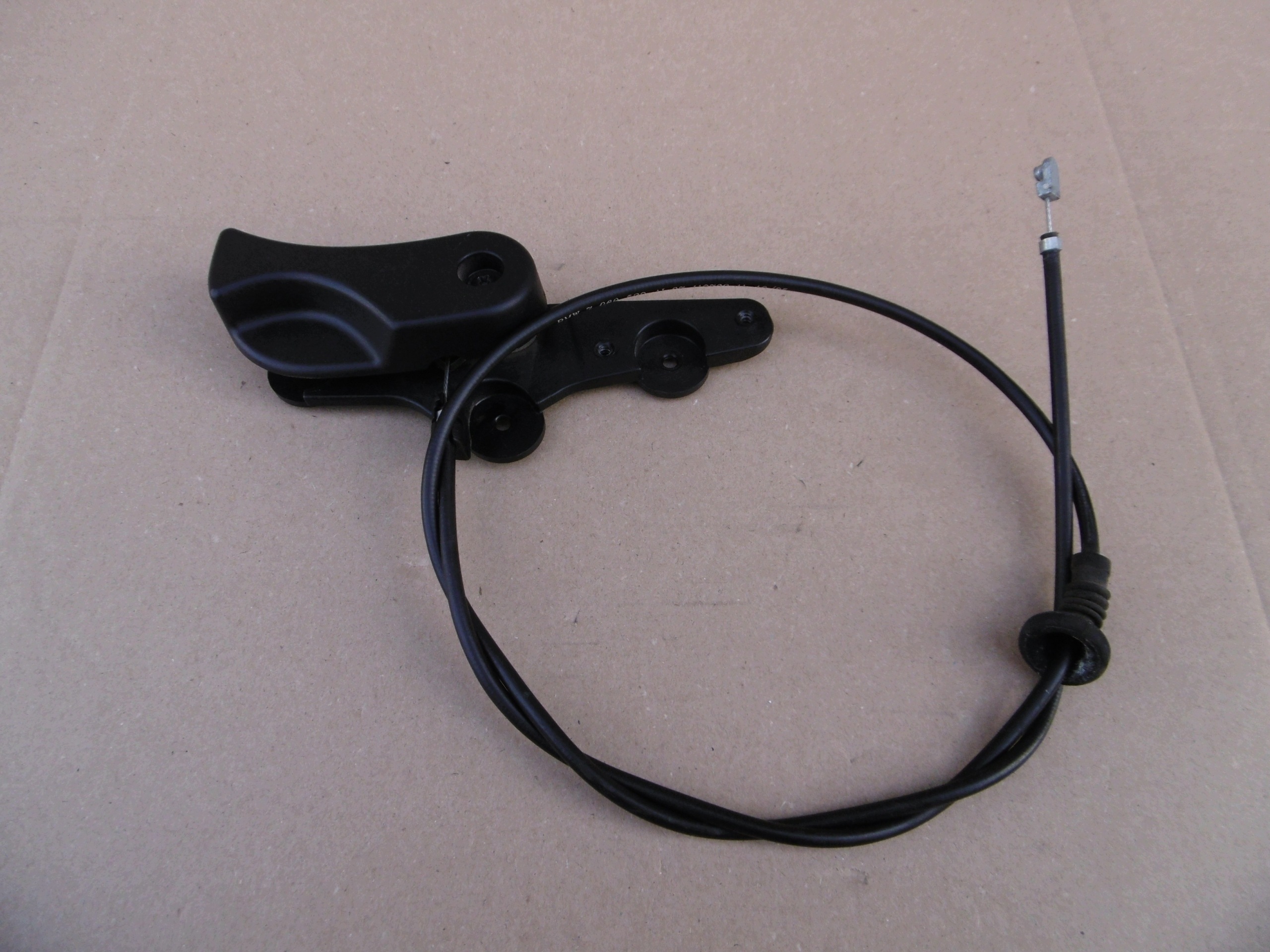 Poignée d'ouverture capot BMW E90 E91 E87 image 2