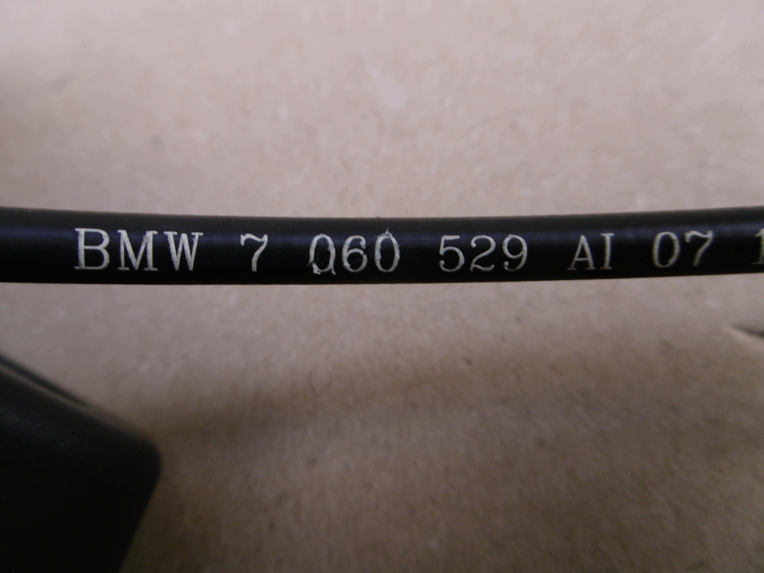 Poignée d'ouverture capot BMW E90 E91 E87 image 4