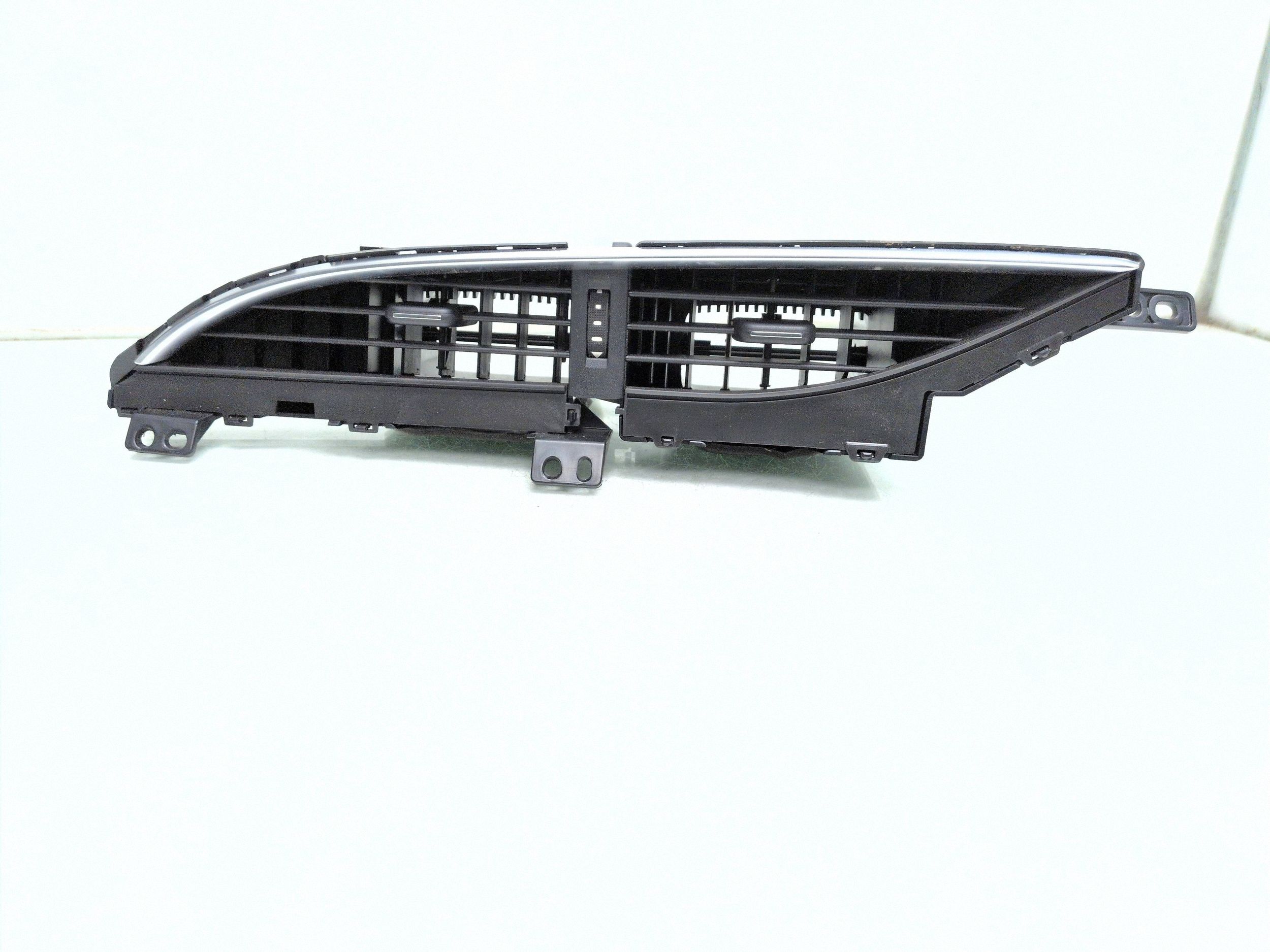 Rejilla de ventilación salpicadero Toyota Yaris 556700D250 image 2