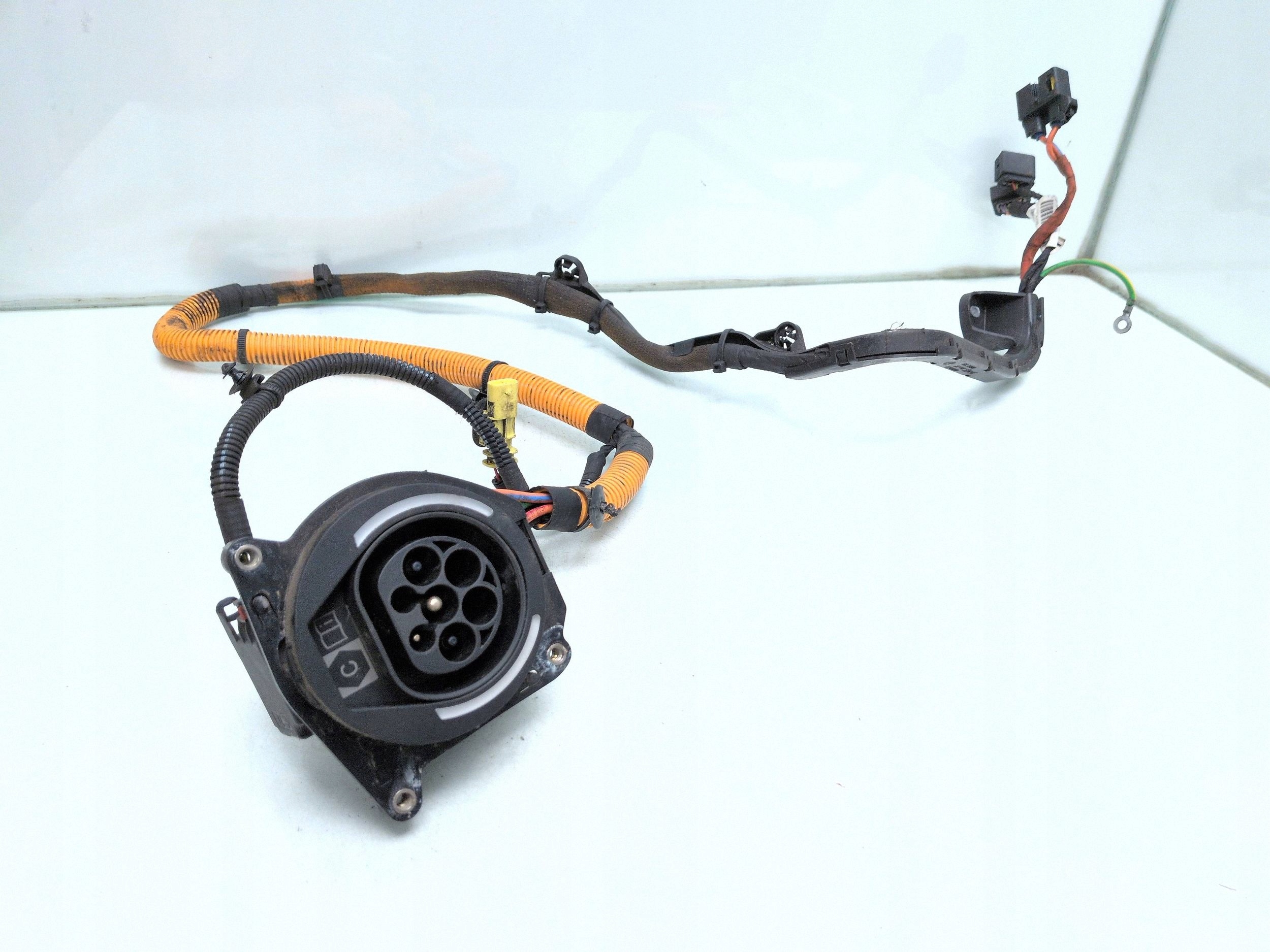Opel Astra L Ladebuchse 9842235780 image 2