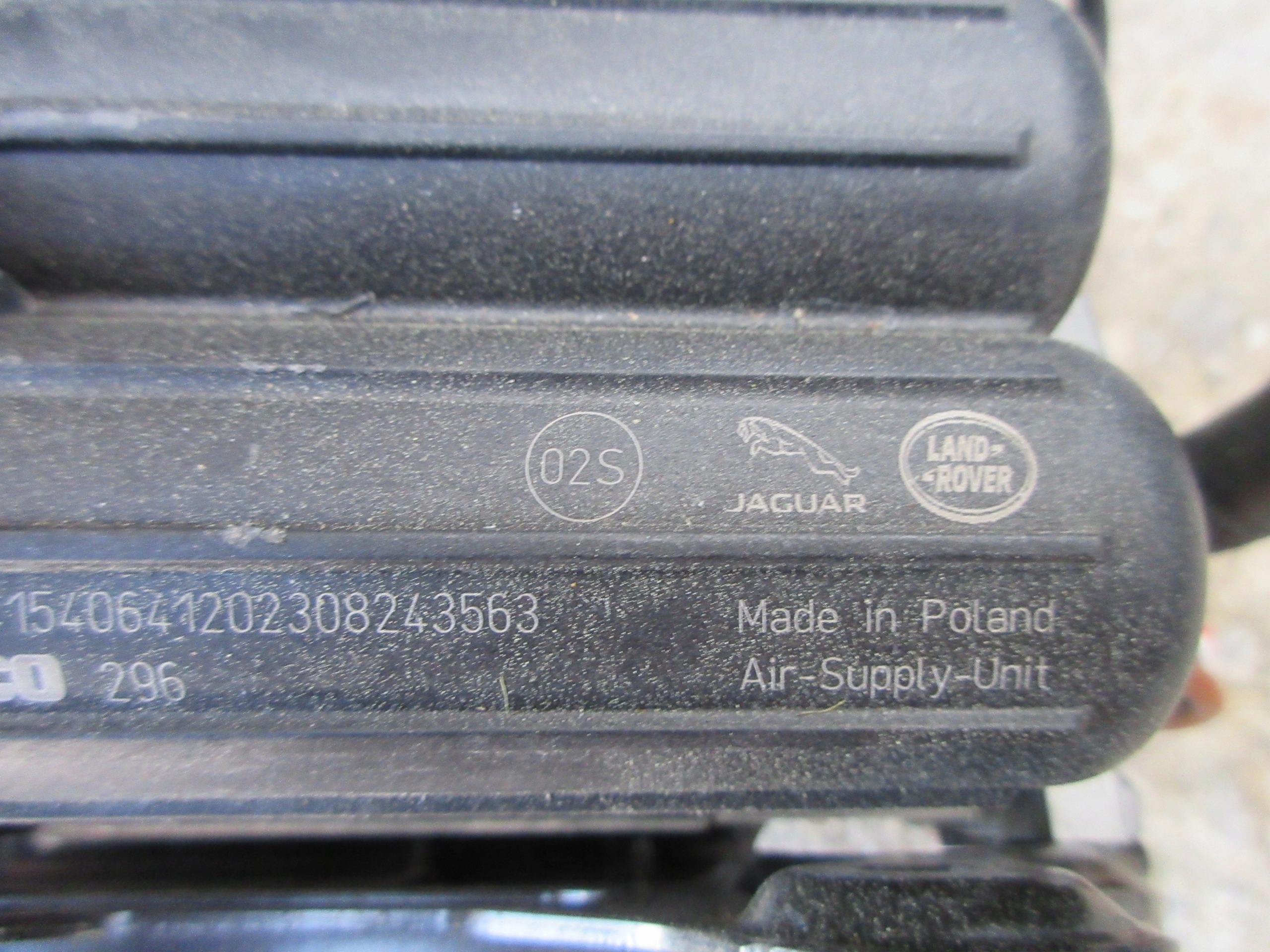 Luftfjädringskompressor Range Rover Sport M8E2-3B484-AB image 3