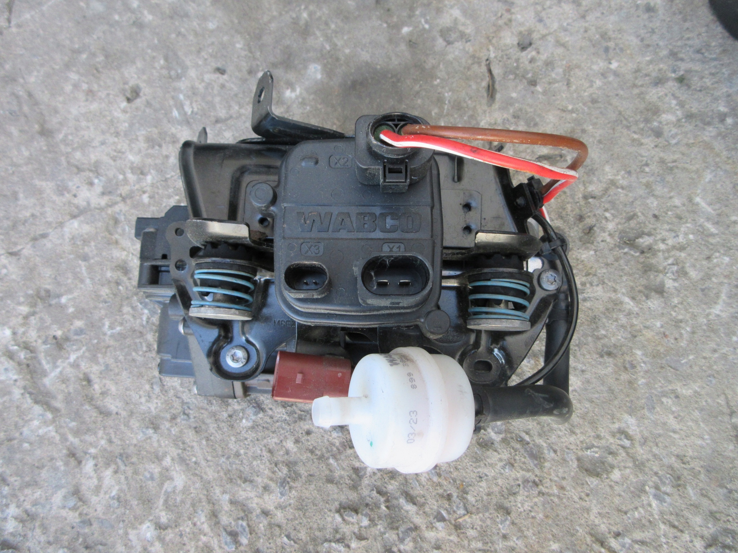 Luftfjädringskompressor Range Rover Sport M8E2-3B484-AB image 7
