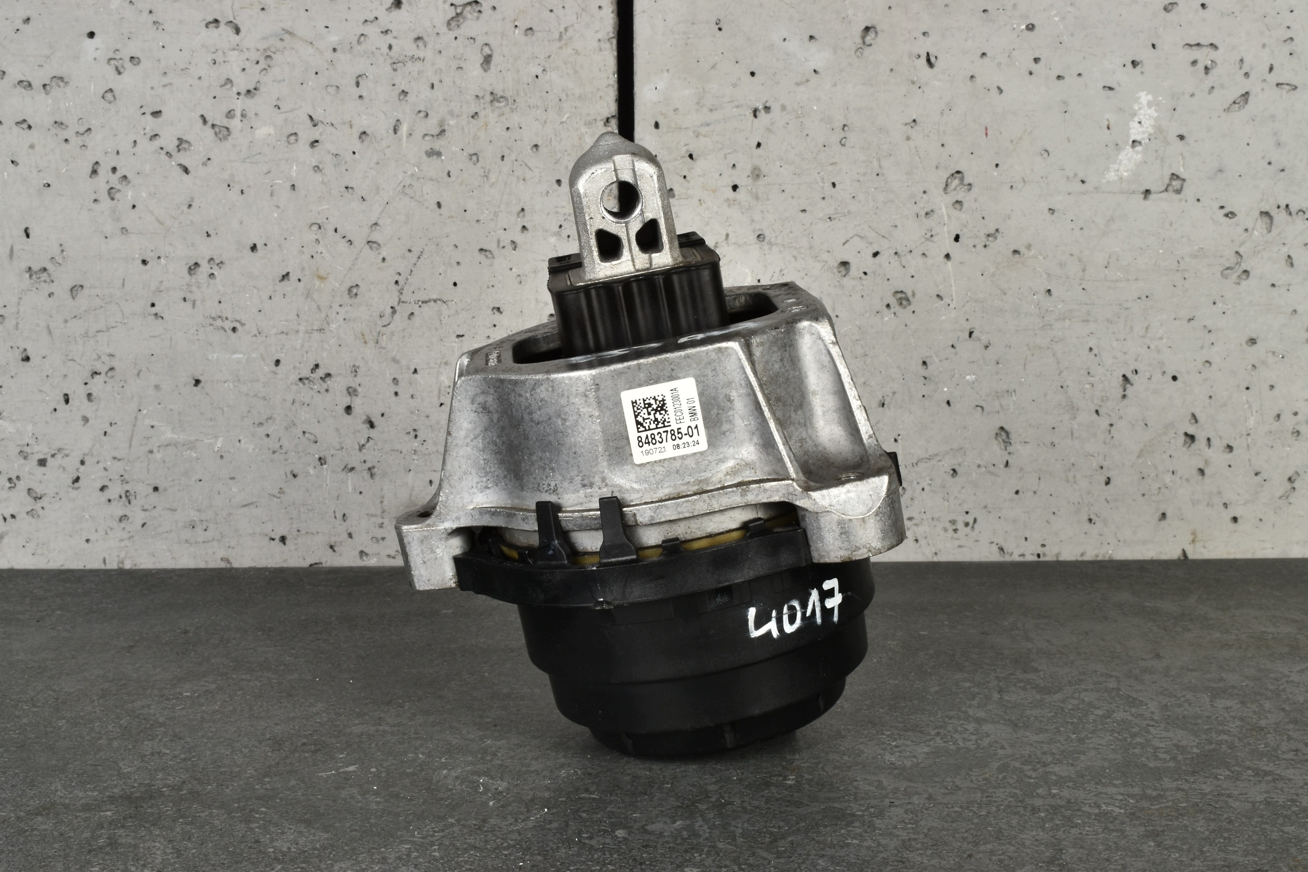 BMW G20 G21 G22 X3 G01 X5 G05 Moottorin kiinnike vasen 8483785