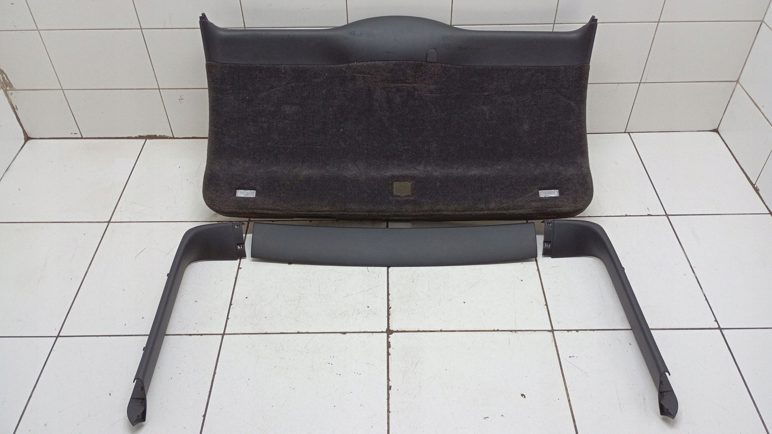 Plastiques coffre Porsche Cayenne 7L5867601 image 2