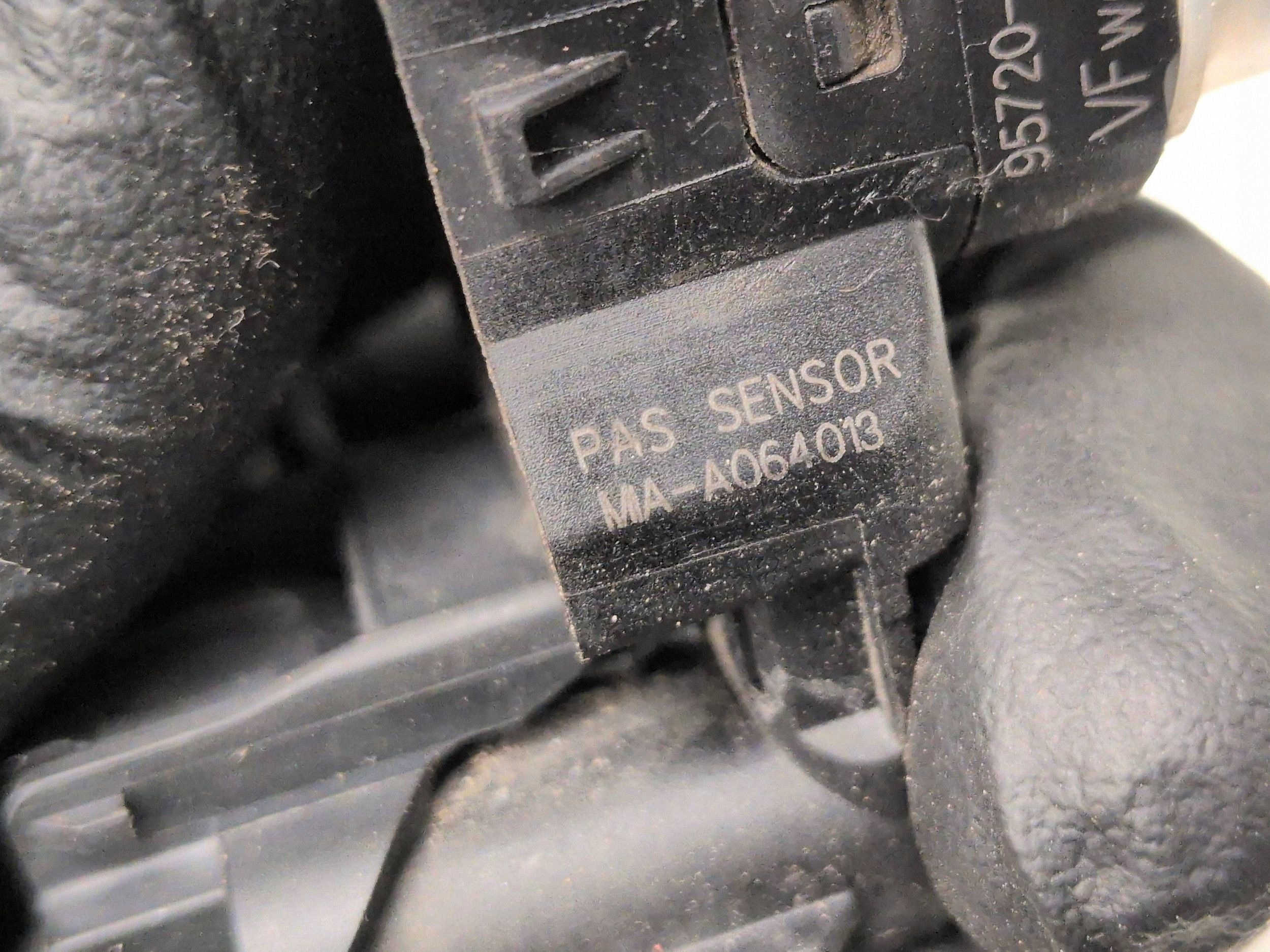 PDC Parksensor vorne Hyundai i40 957203Z700 image 8