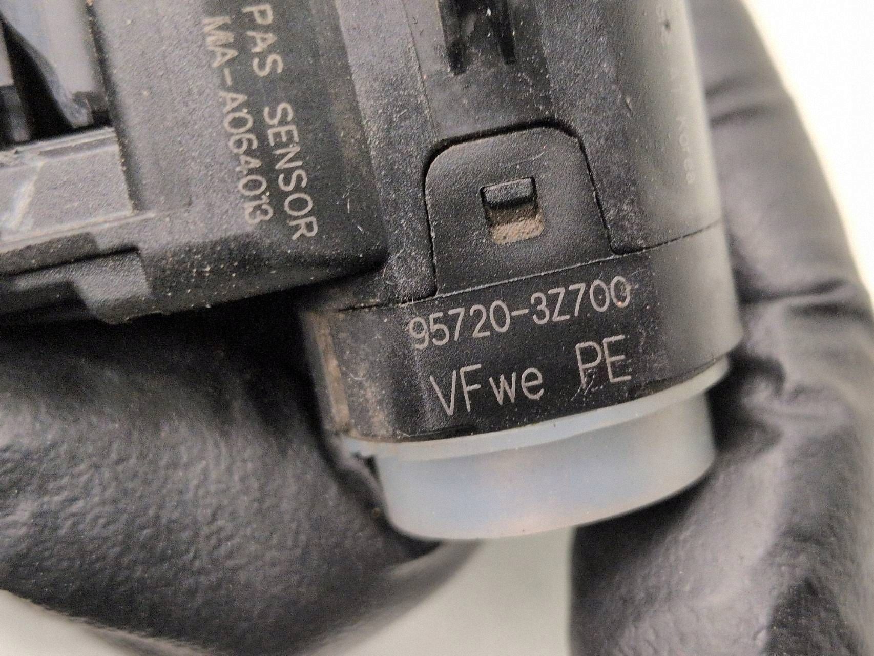 PDC Parksensor vorne Hyundai i40 957203Z700 image 9