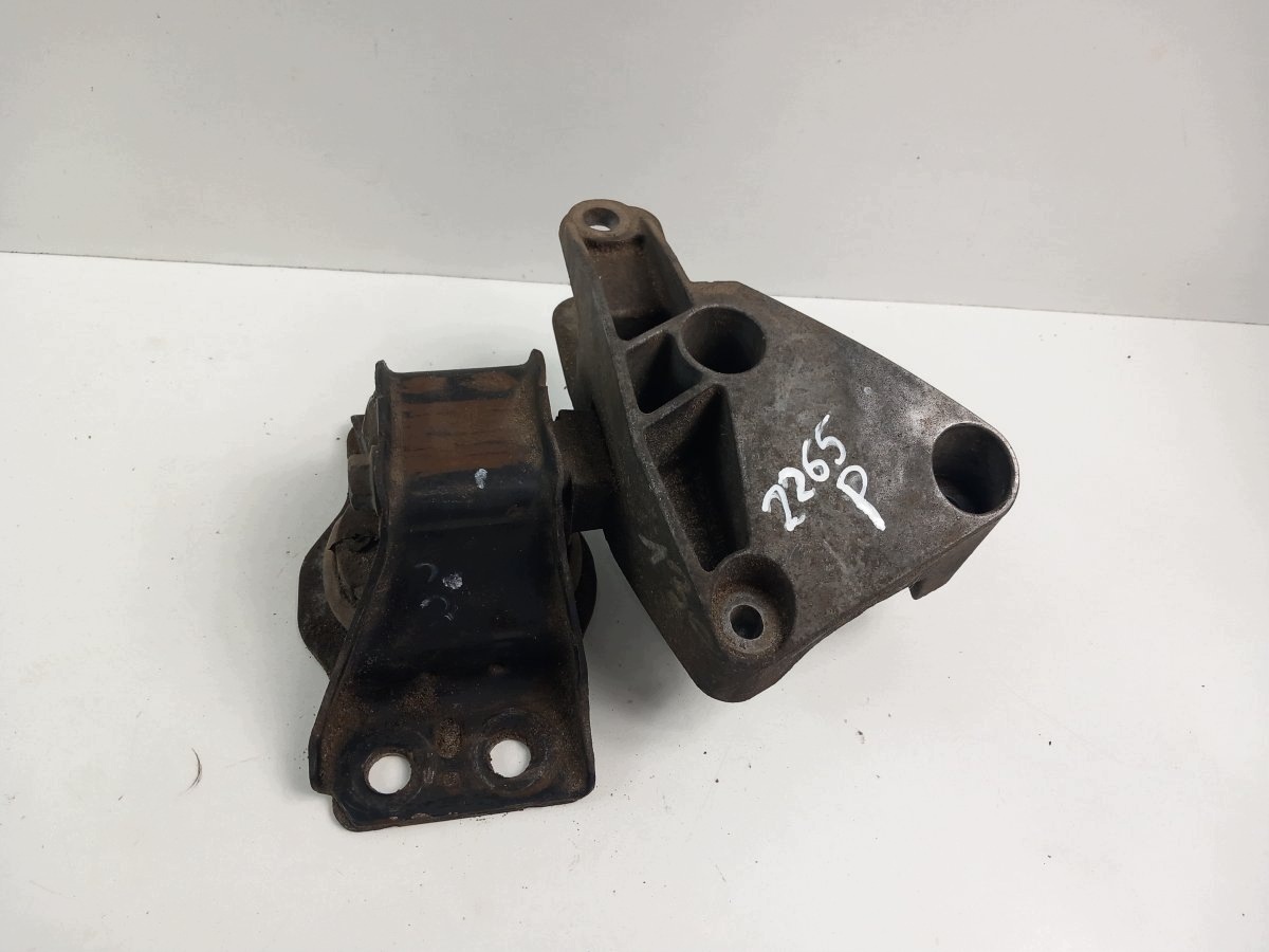 Renault Grand Scenic III Engine Mount Right image 2