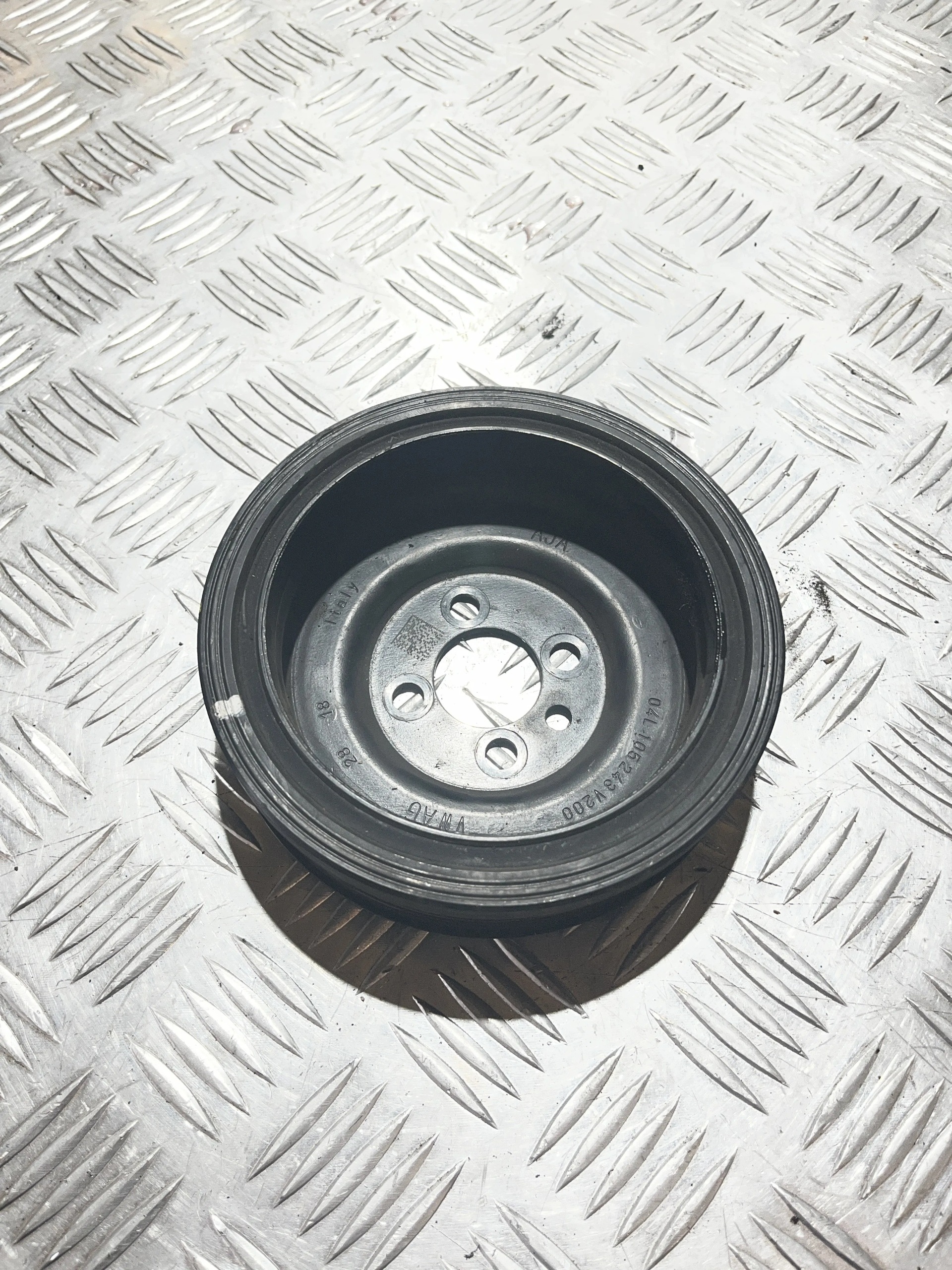 Riemenscheibe Kurbelwelle Skoda Kodiaq 2.0 TDI 04L105243 image 3