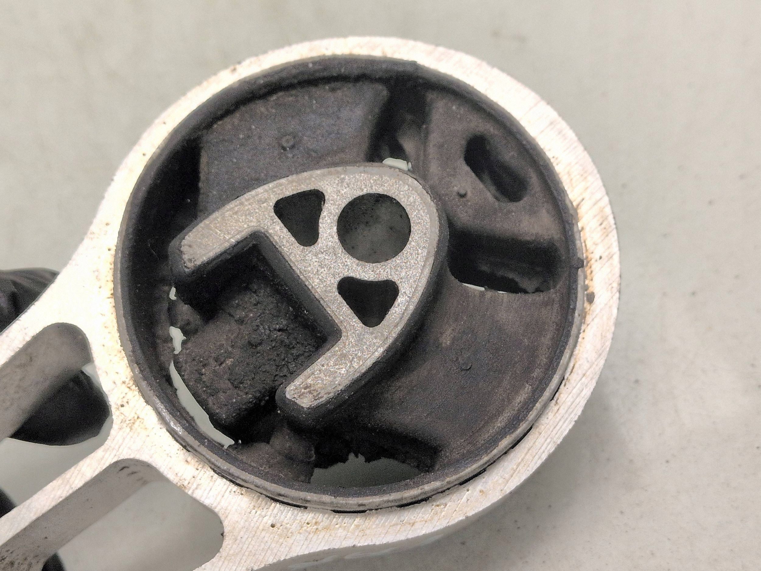 2010 Mini One Cooper Clubman R55 Engine Mount image 3