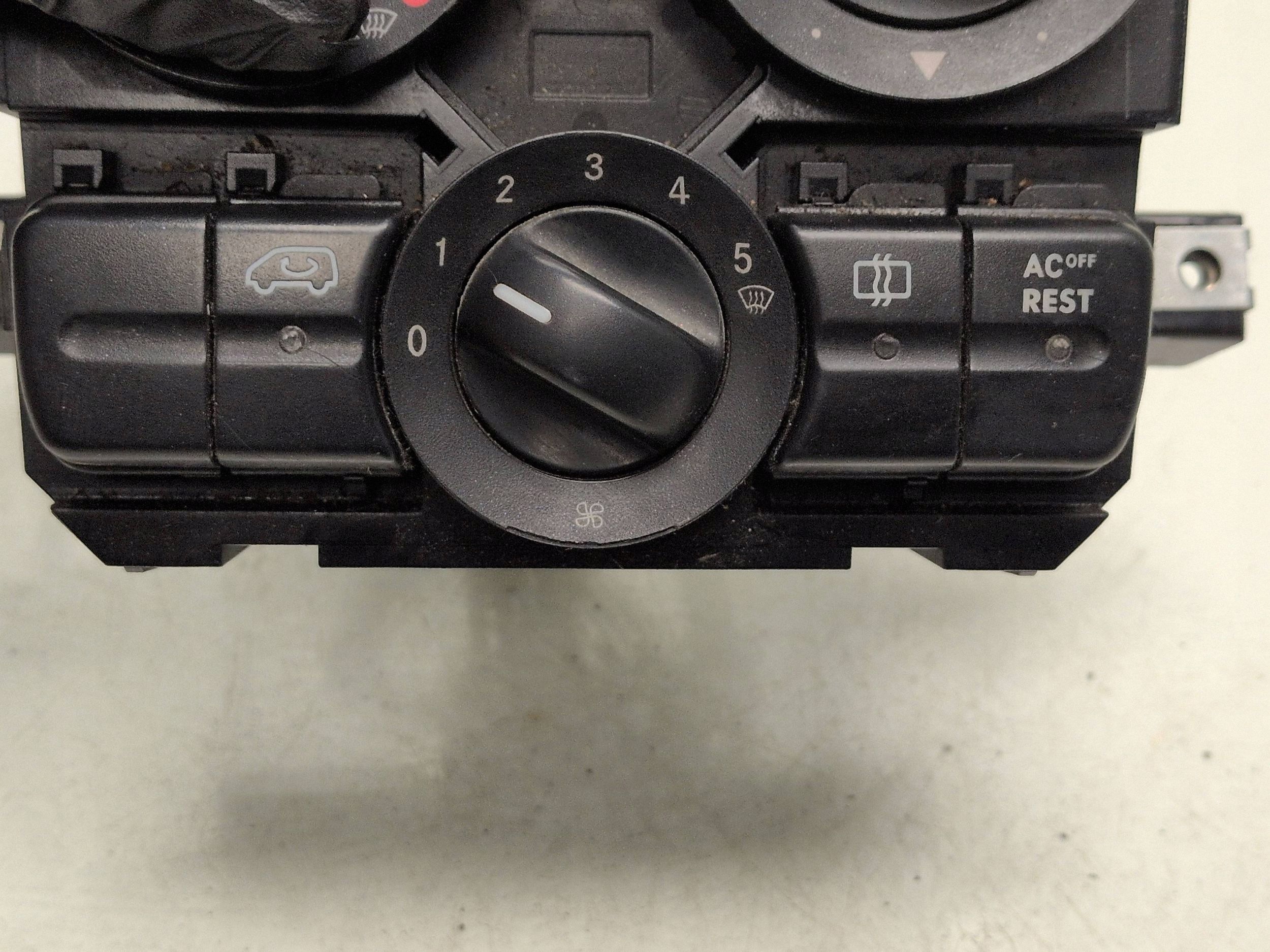 Ilmastointipaneeli Mercedes-Benz Vito Viano W639 A6394460728